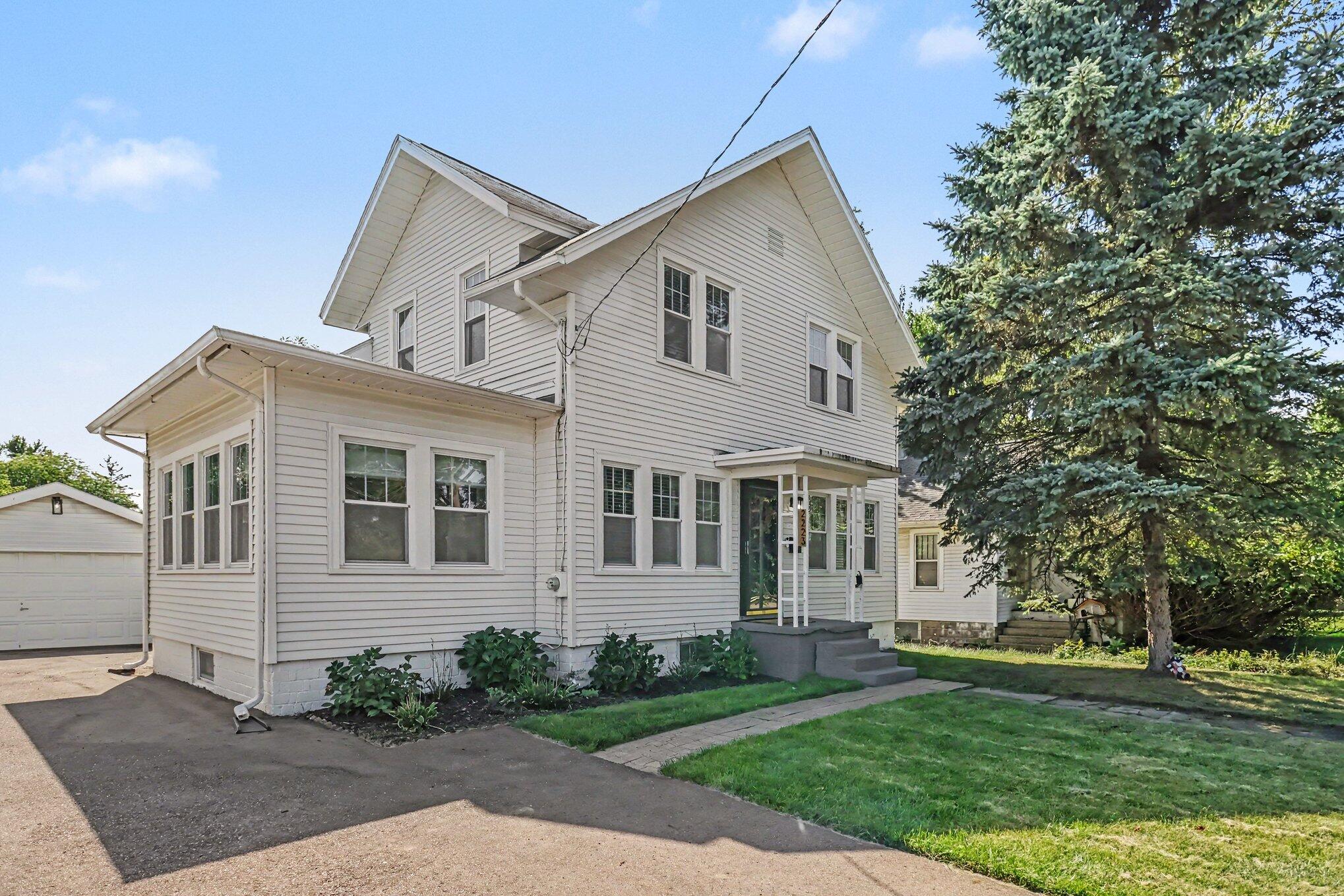 2223 Parkview Avenue Kalamazoo MI 49008