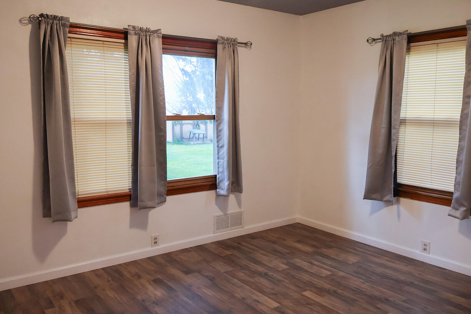 114 E Southeastern Avenue E Galien MI 49113