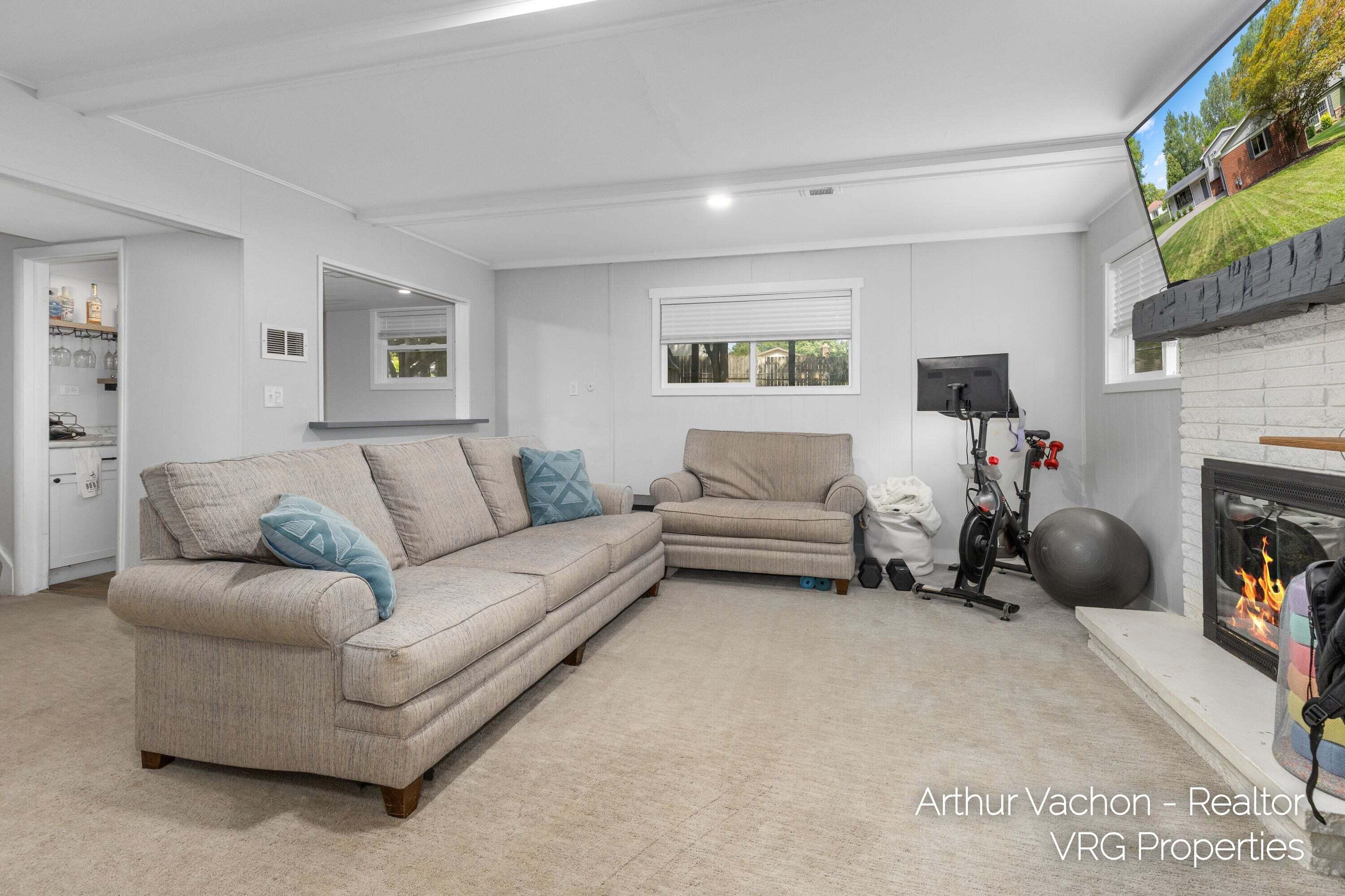 4054 Weymouth Drive SE Grand Rapids MI 49508