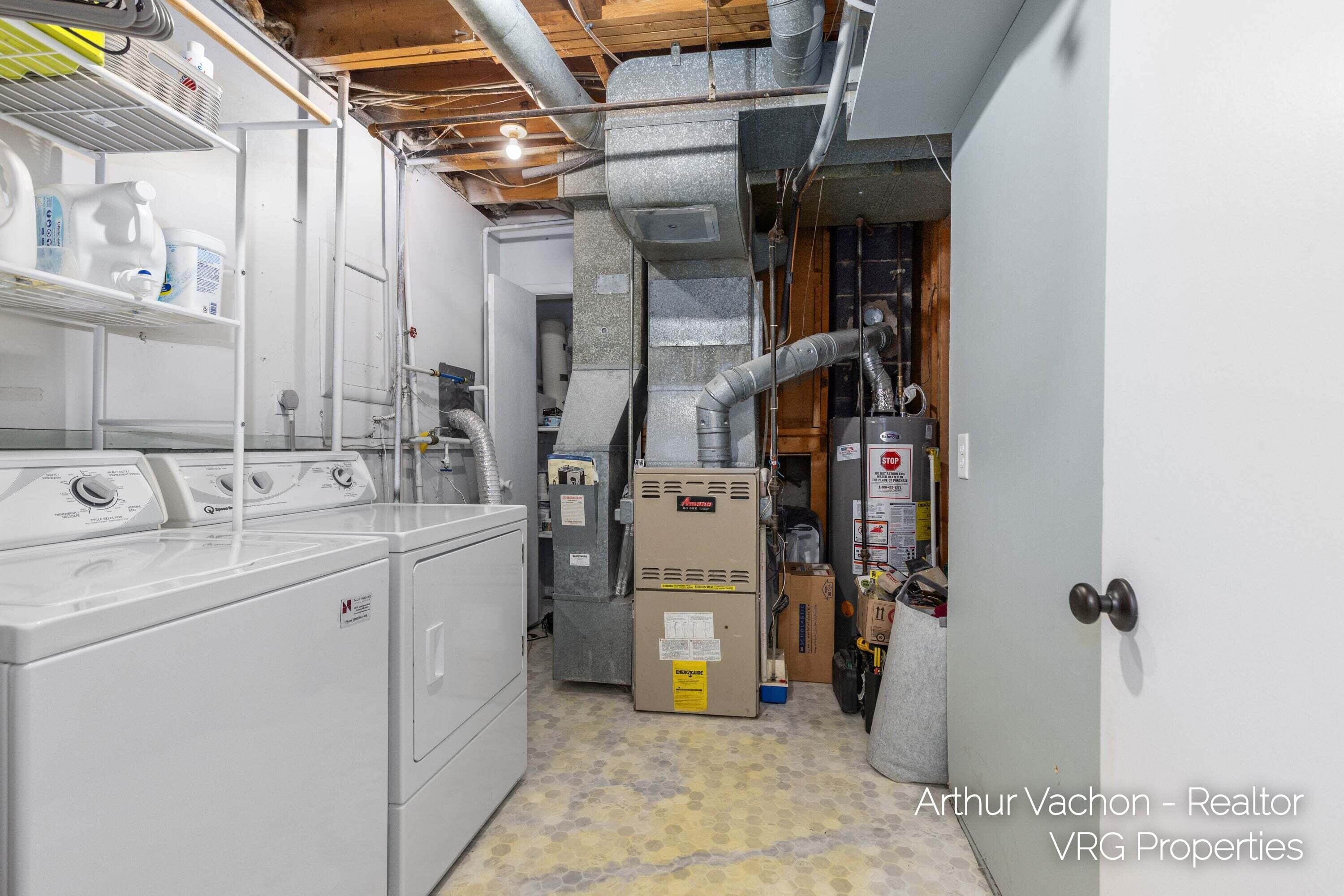 4054 Weymouth Drive SE Grand Rapids MI 49508