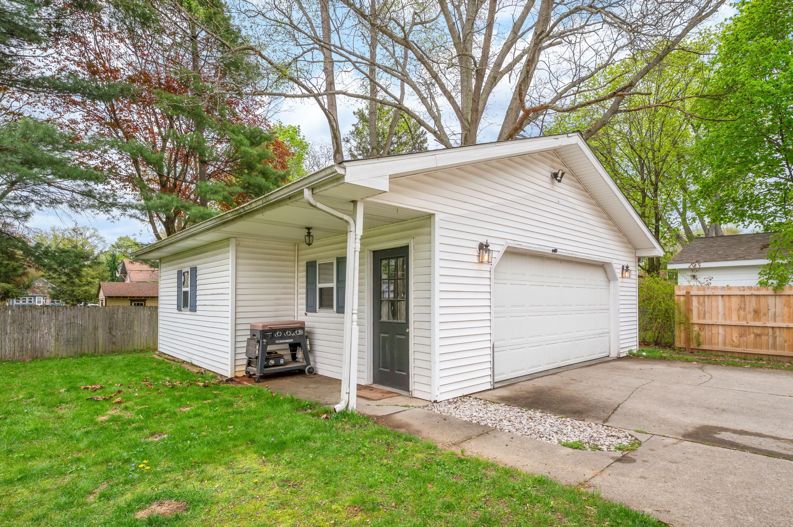 108 N Cayuga Street Buchanan MI 49107