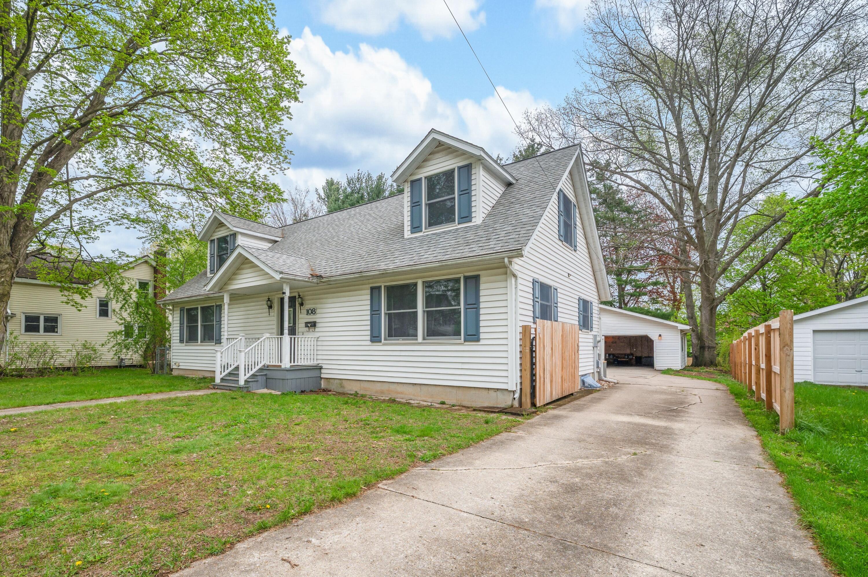 108 N Cayuga Street Buchanan MI 49107