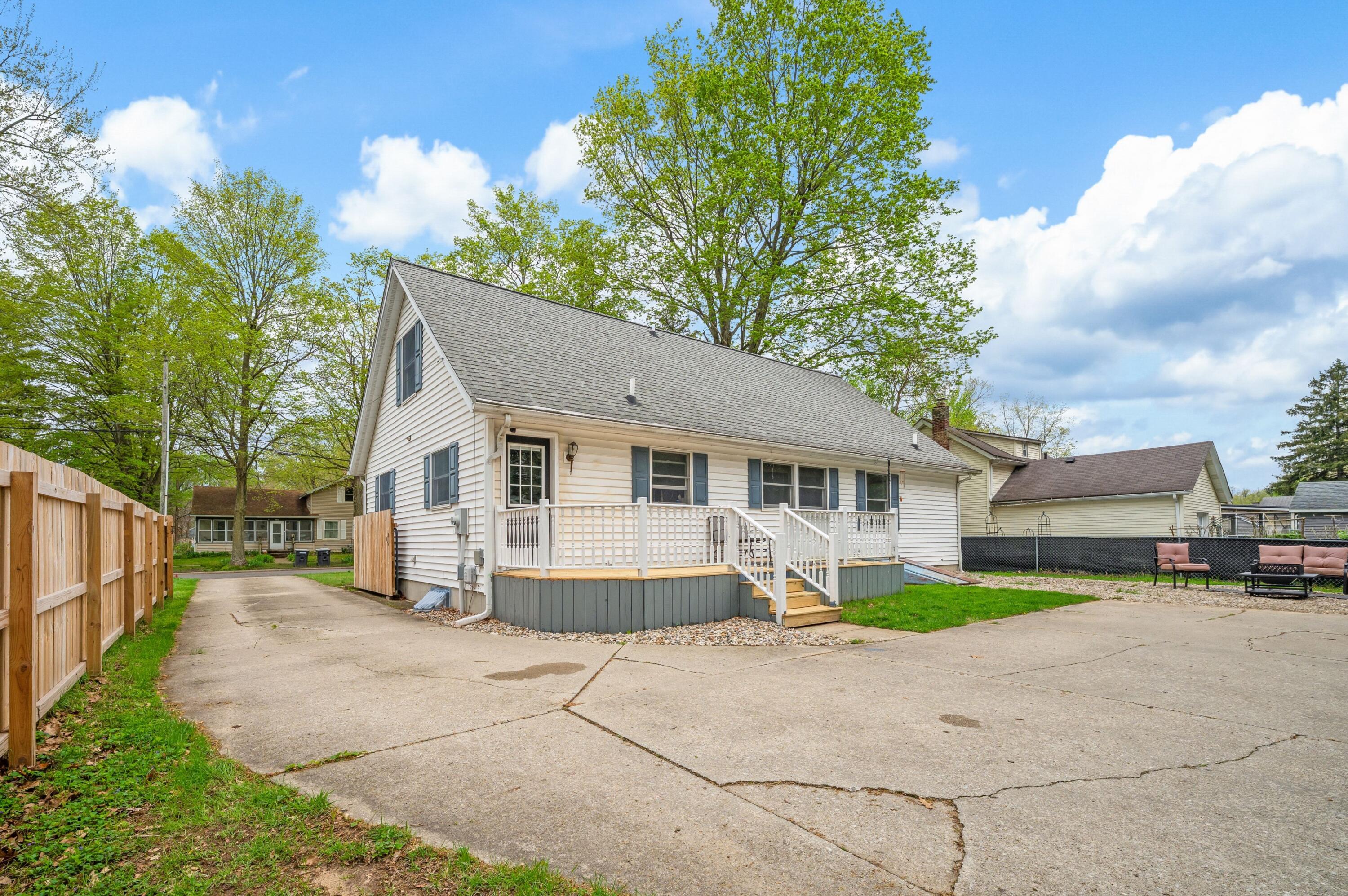 108 N Cayuga Street Buchanan MI 49107