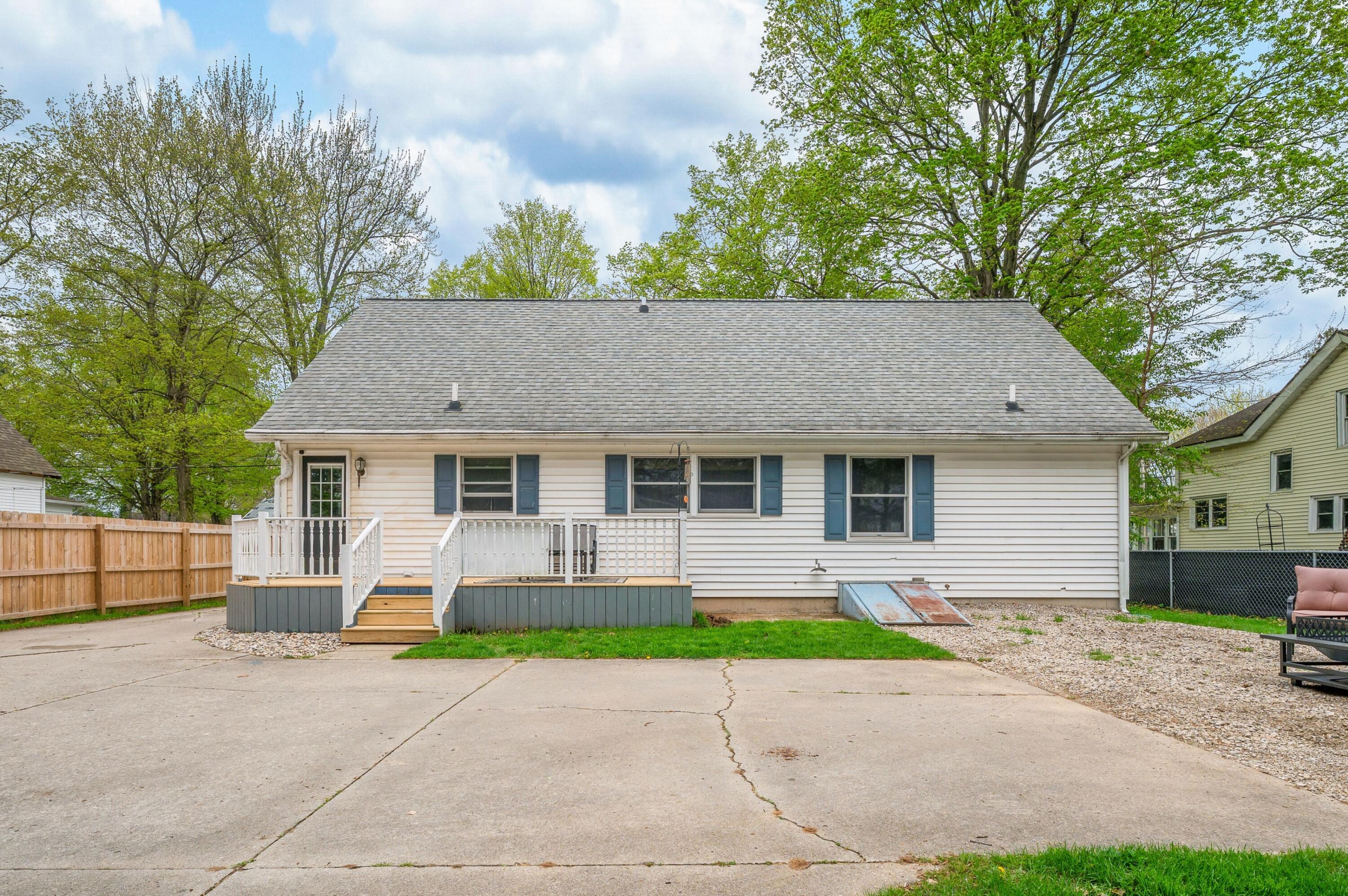 108 N Cayuga Street Buchanan MI 49107