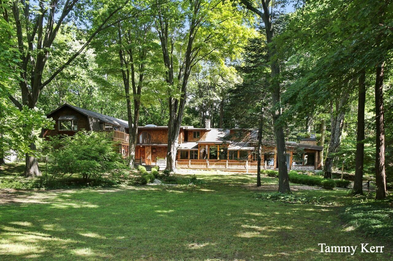 2450 Lakeshore Drive Fennville MI 49408