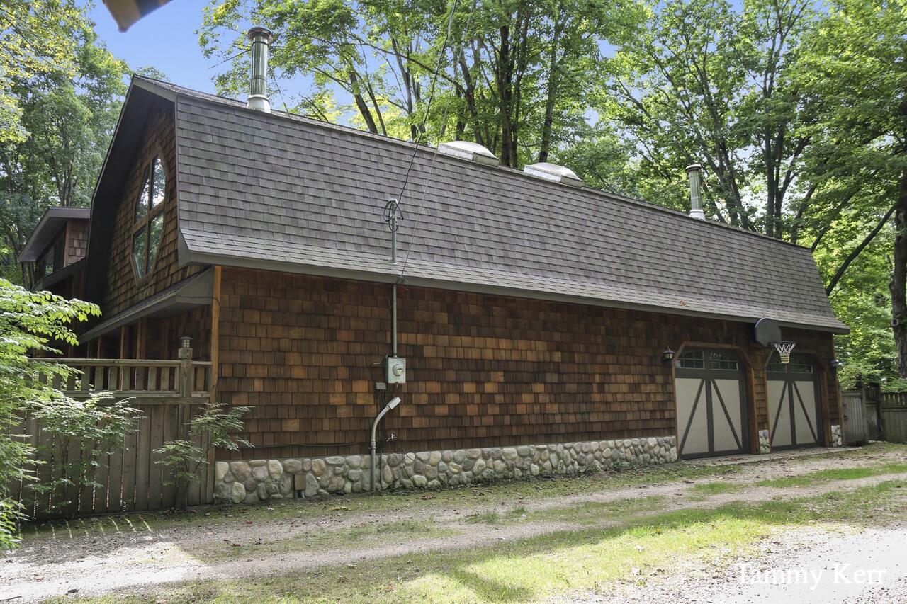 2450 Lakeshore Drive Fennville MI 49408