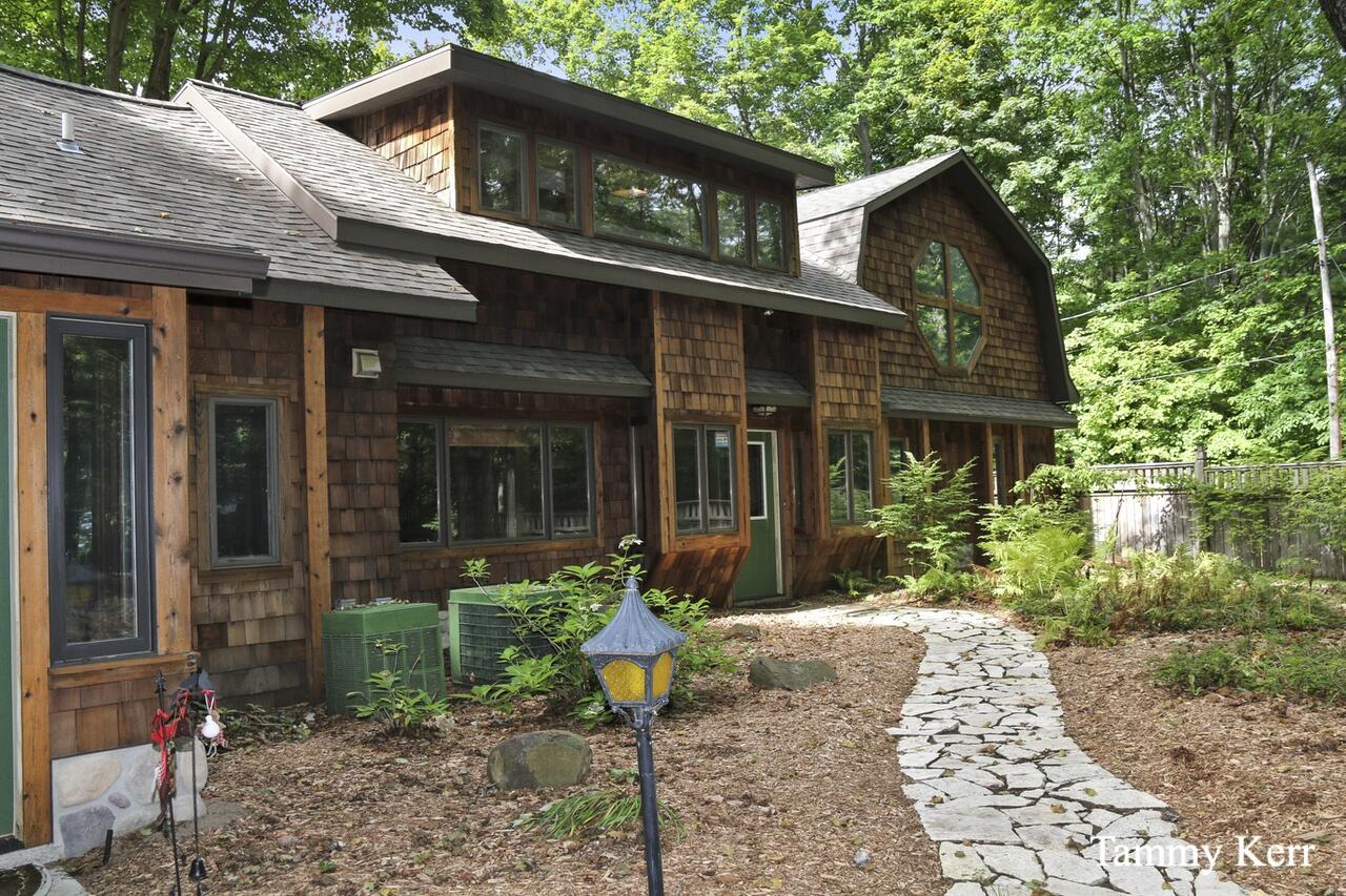 2450 Lakeshore Drive Fennville MI 49408