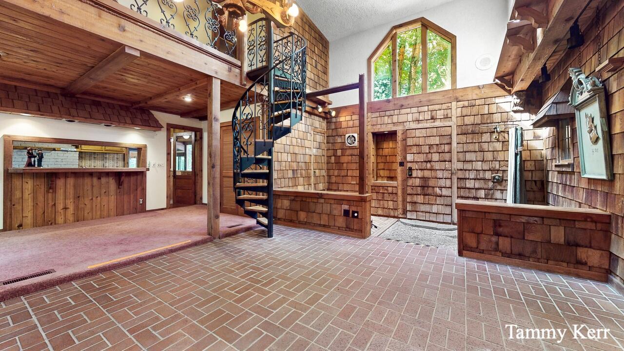 2450 Lakeshore Drive Fennville MI 49408