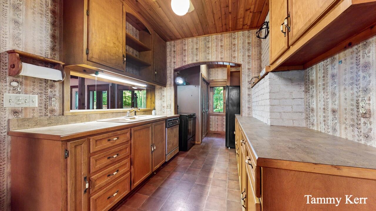 2450 Lakeshore Drive Fennville MI 49408