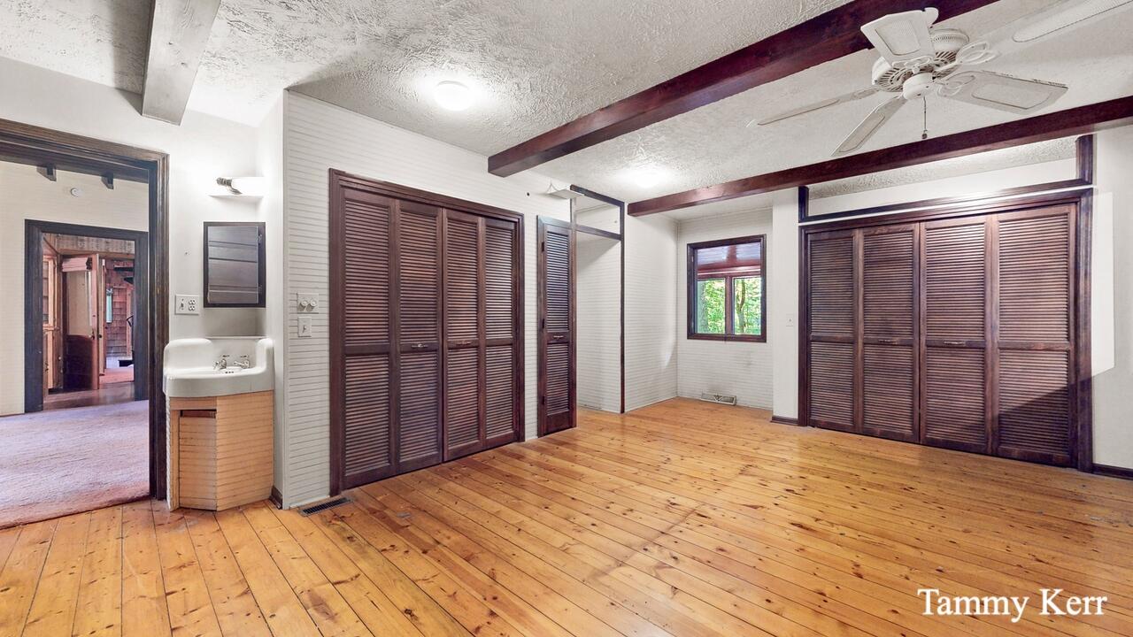 2450 Lakeshore Drive Fennville MI 49408