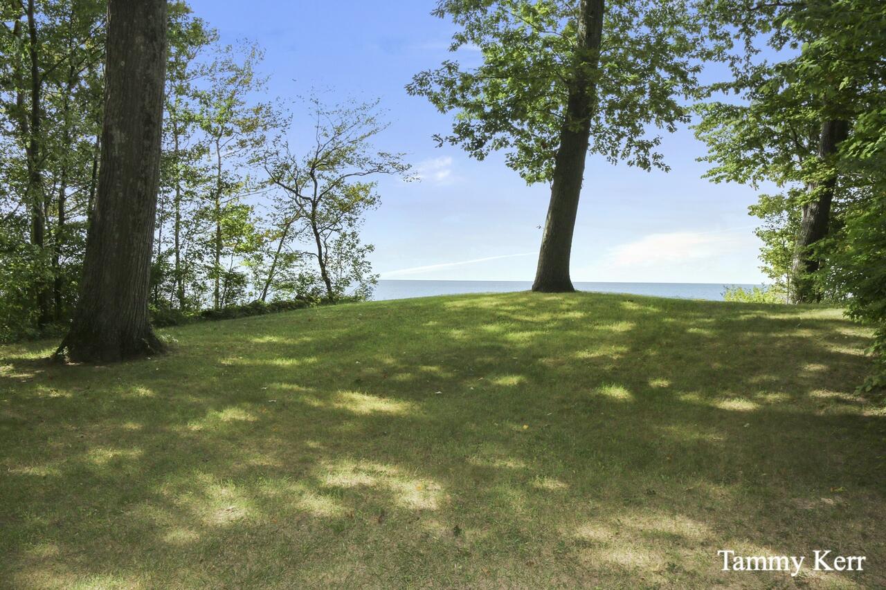 2450 Lakeshore Drive Fennville MI 49408