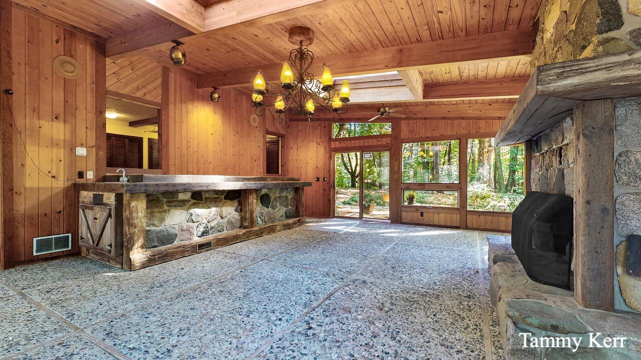 2450 Lakeshore Drive Fennville MI 49408