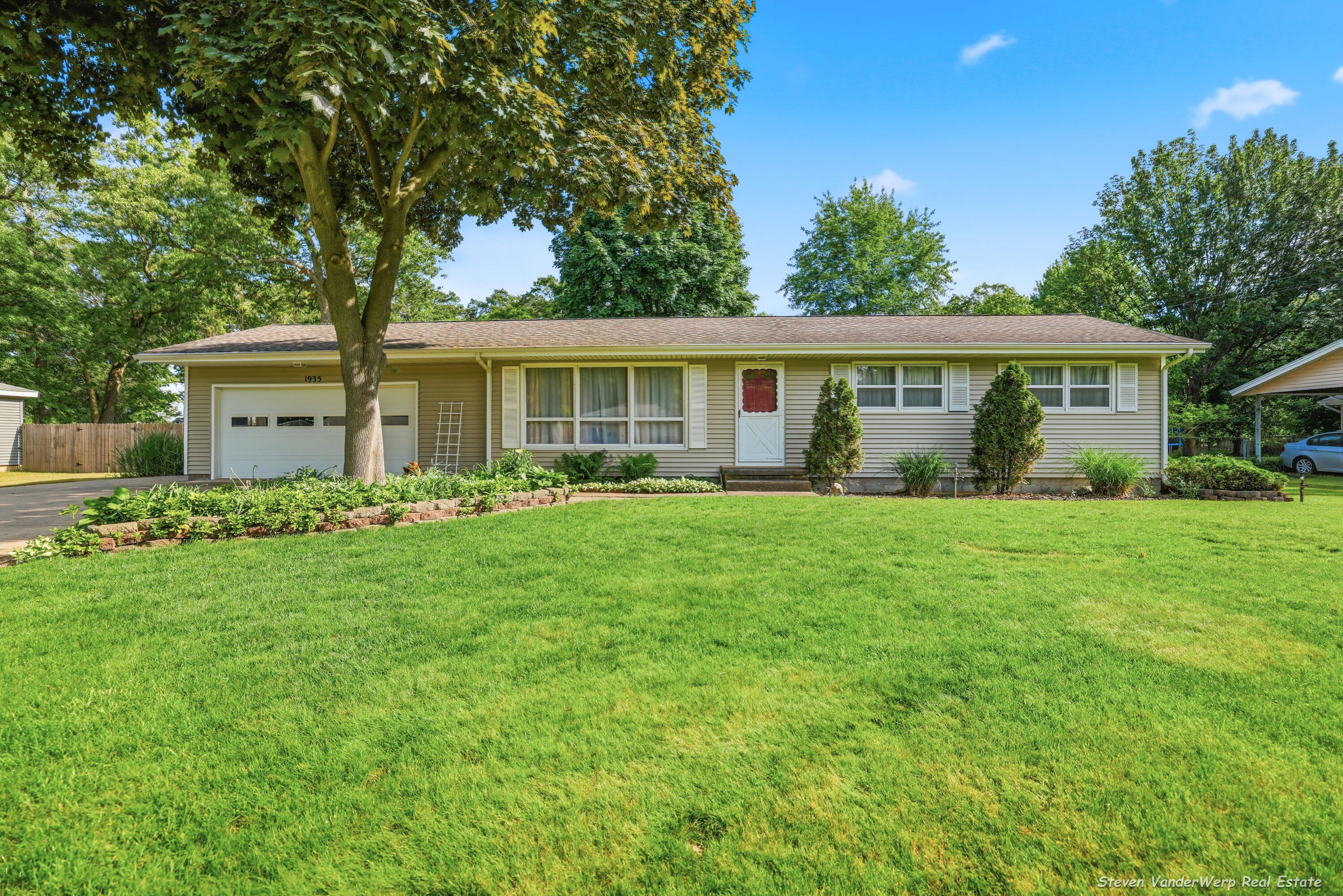 1935 Nielwood Drive Muskegon MI 49445