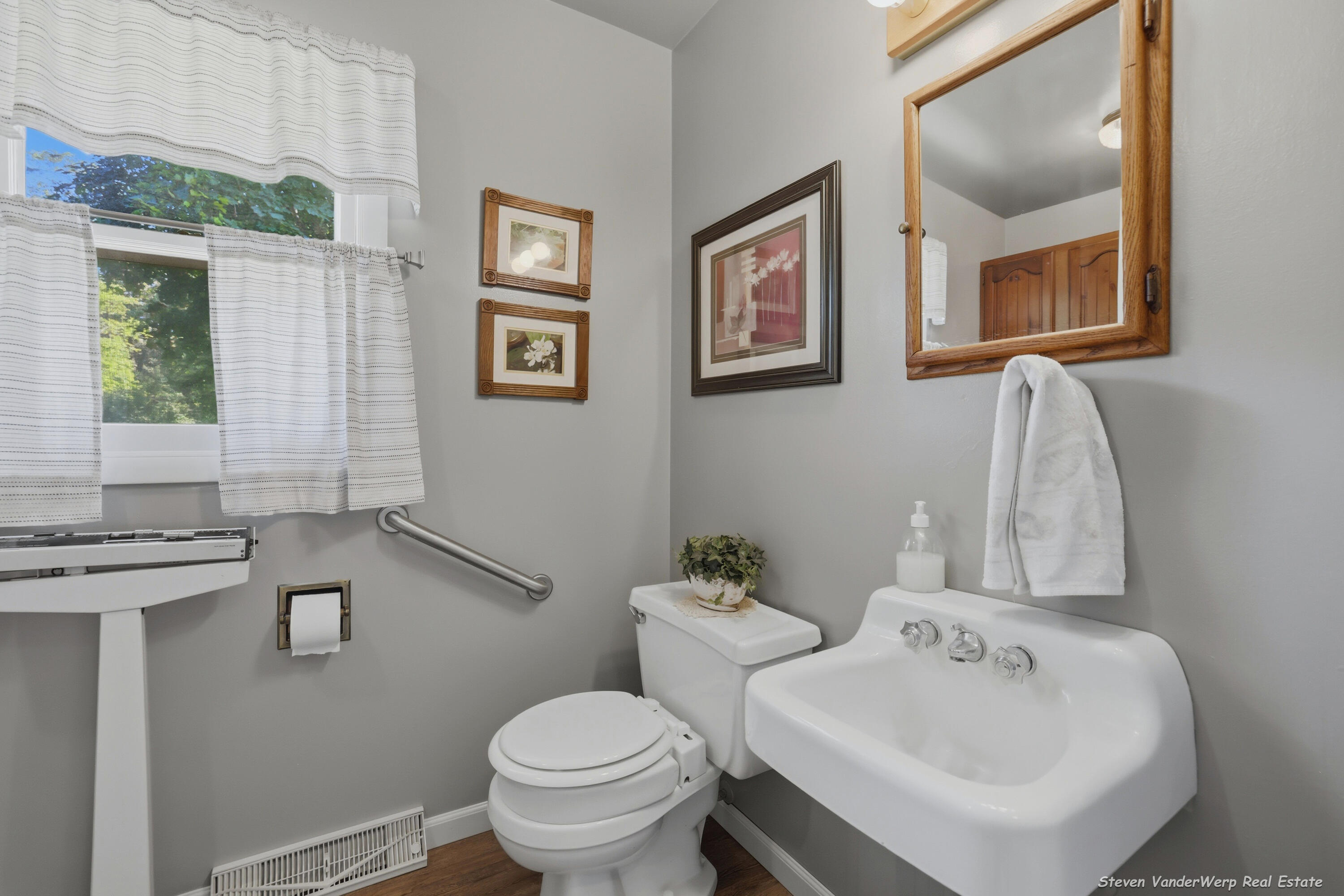 1935 Nielwood Drive Muskegon MI 49445
