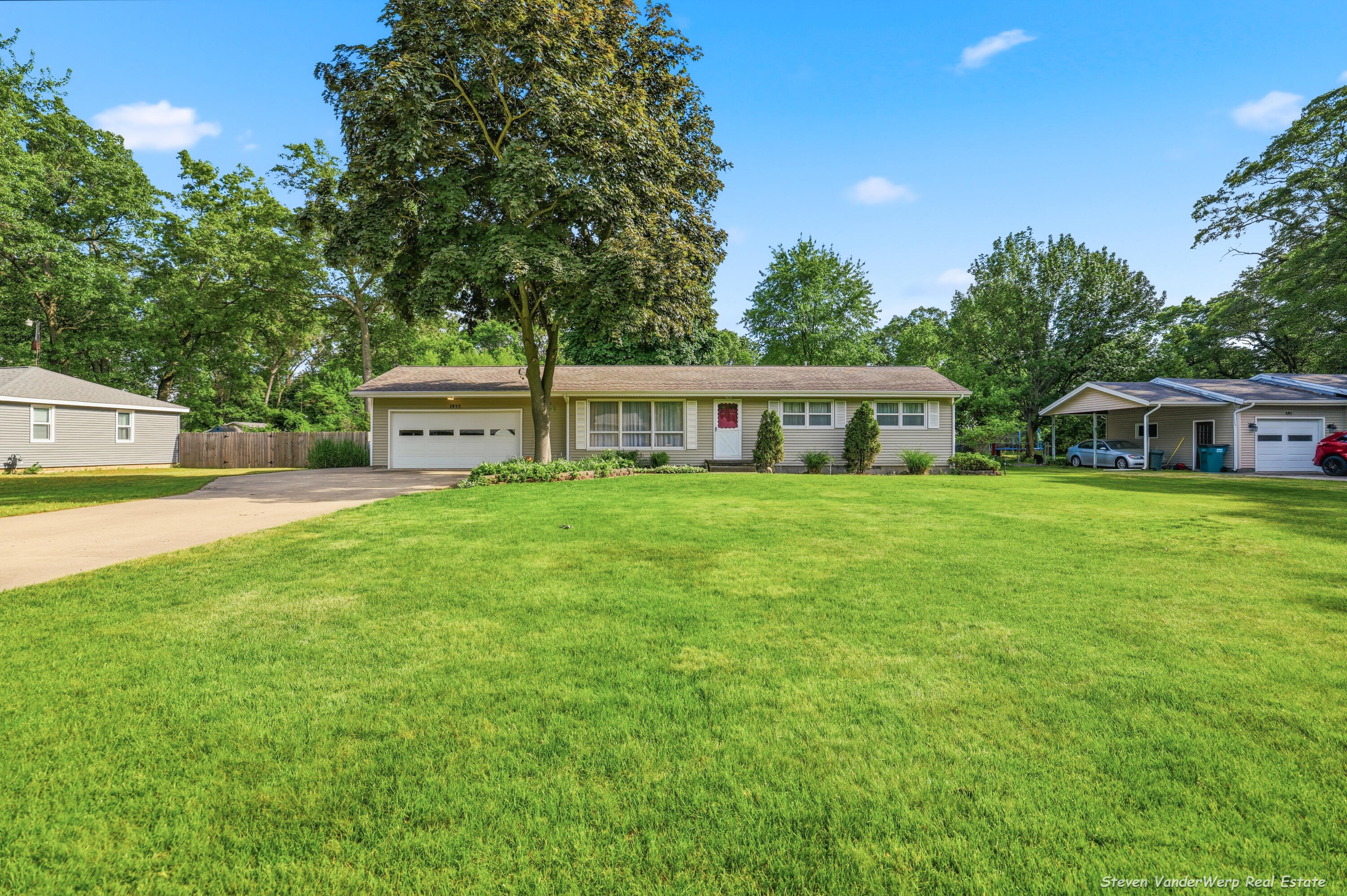 1935 Nielwood Drive Muskegon MI 49445