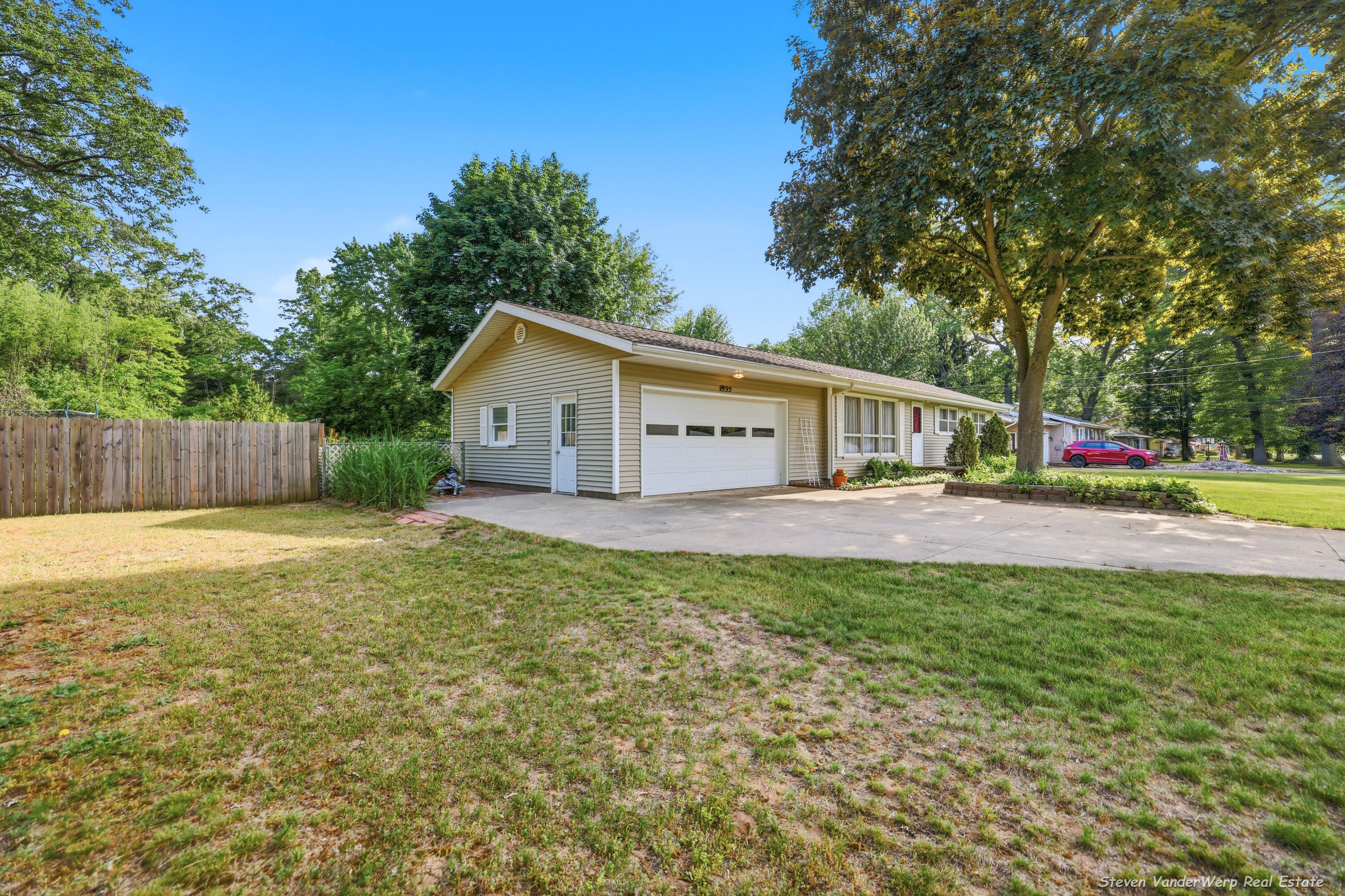 1935 Nielwood Drive Muskegon MI 49445