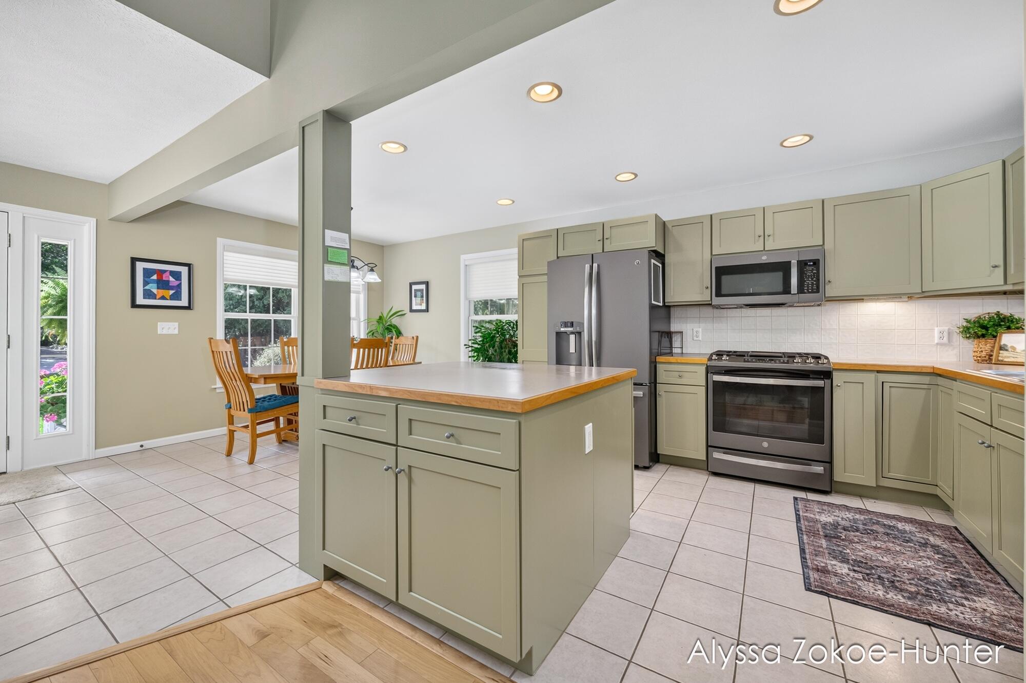 2739 Wellspring NW Grand Rapids MI 49504