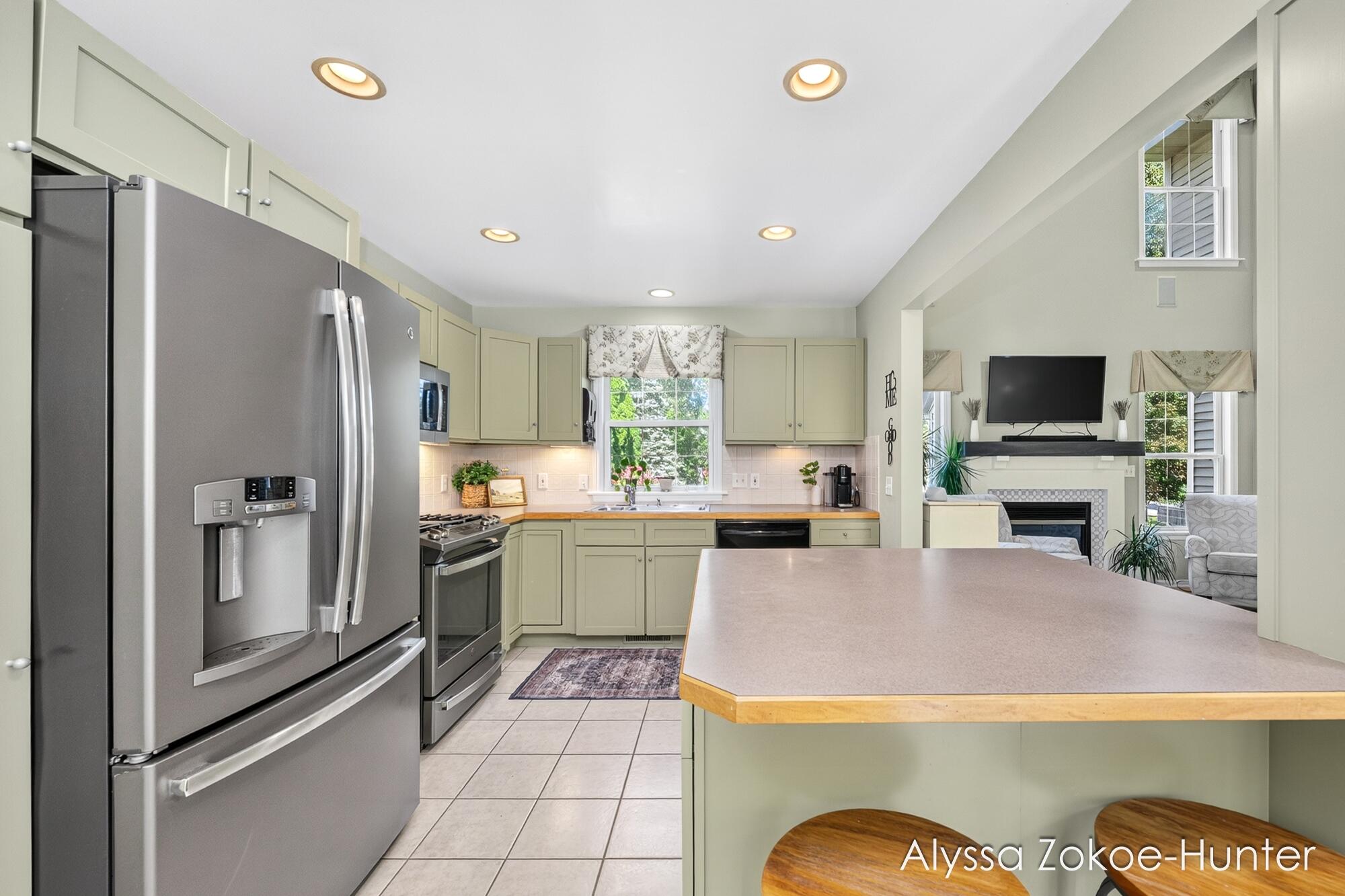 2739 Wellspring NW Grand Rapids MI 49504