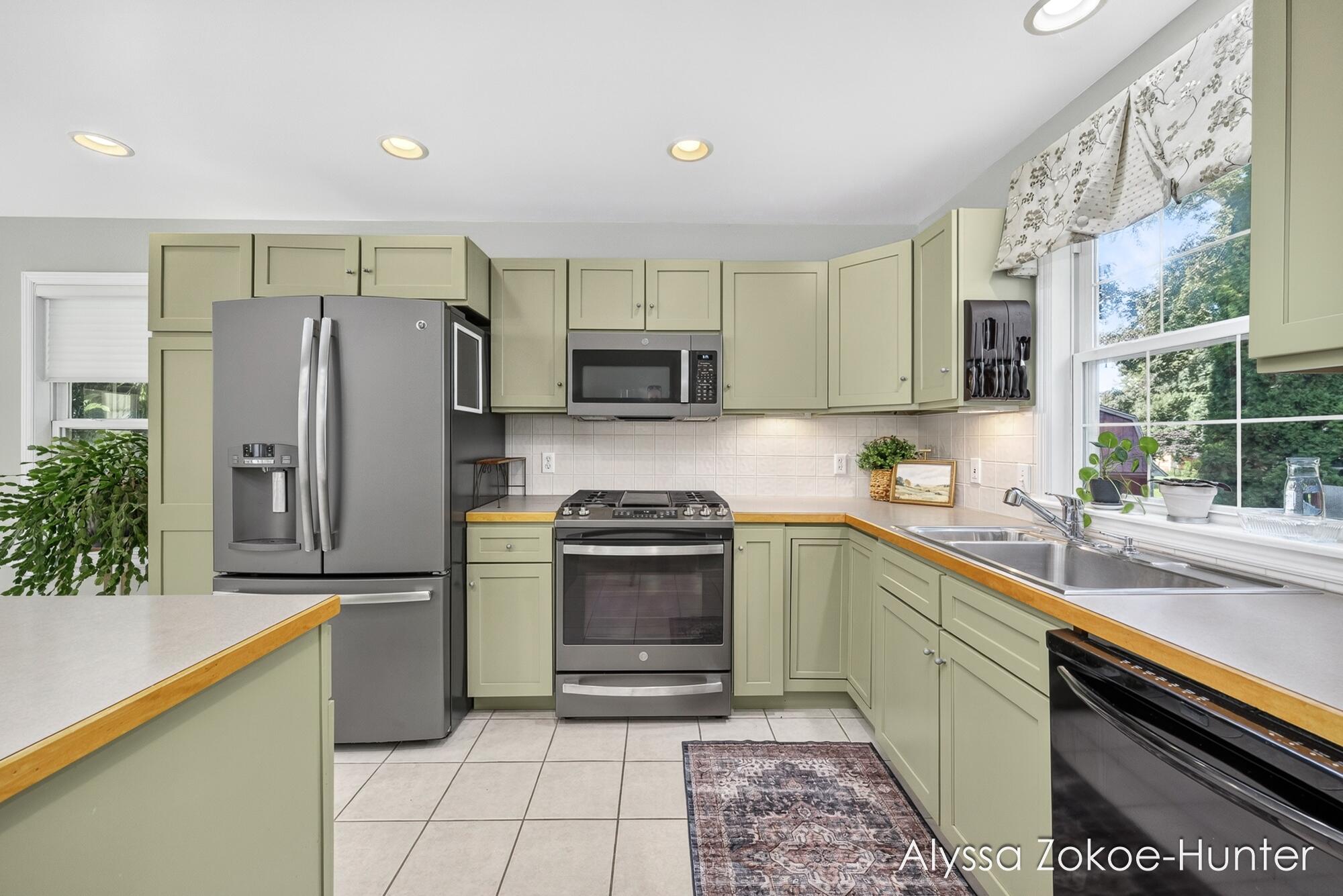 2739 Wellspring NW Grand Rapids MI 49504