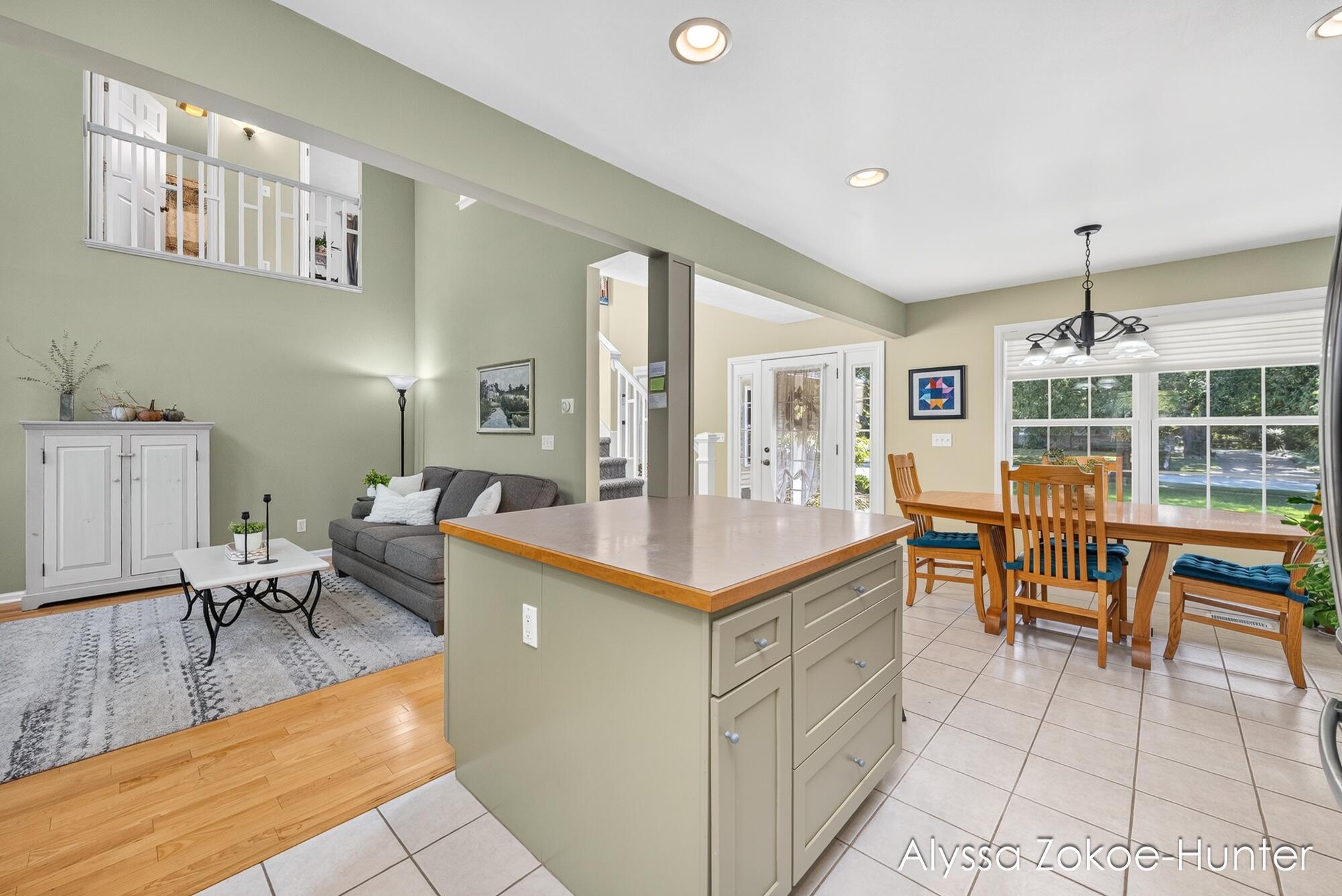 2739 Wellspring NW Grand Rapids MI 49504