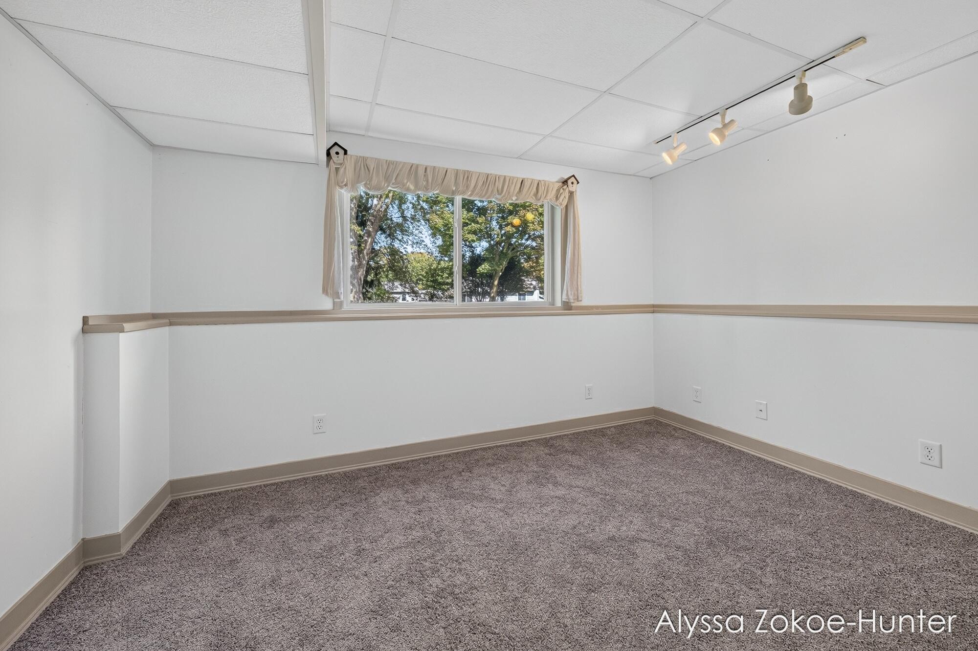 2739 Wellspring NW Grand Rapids MI 49504