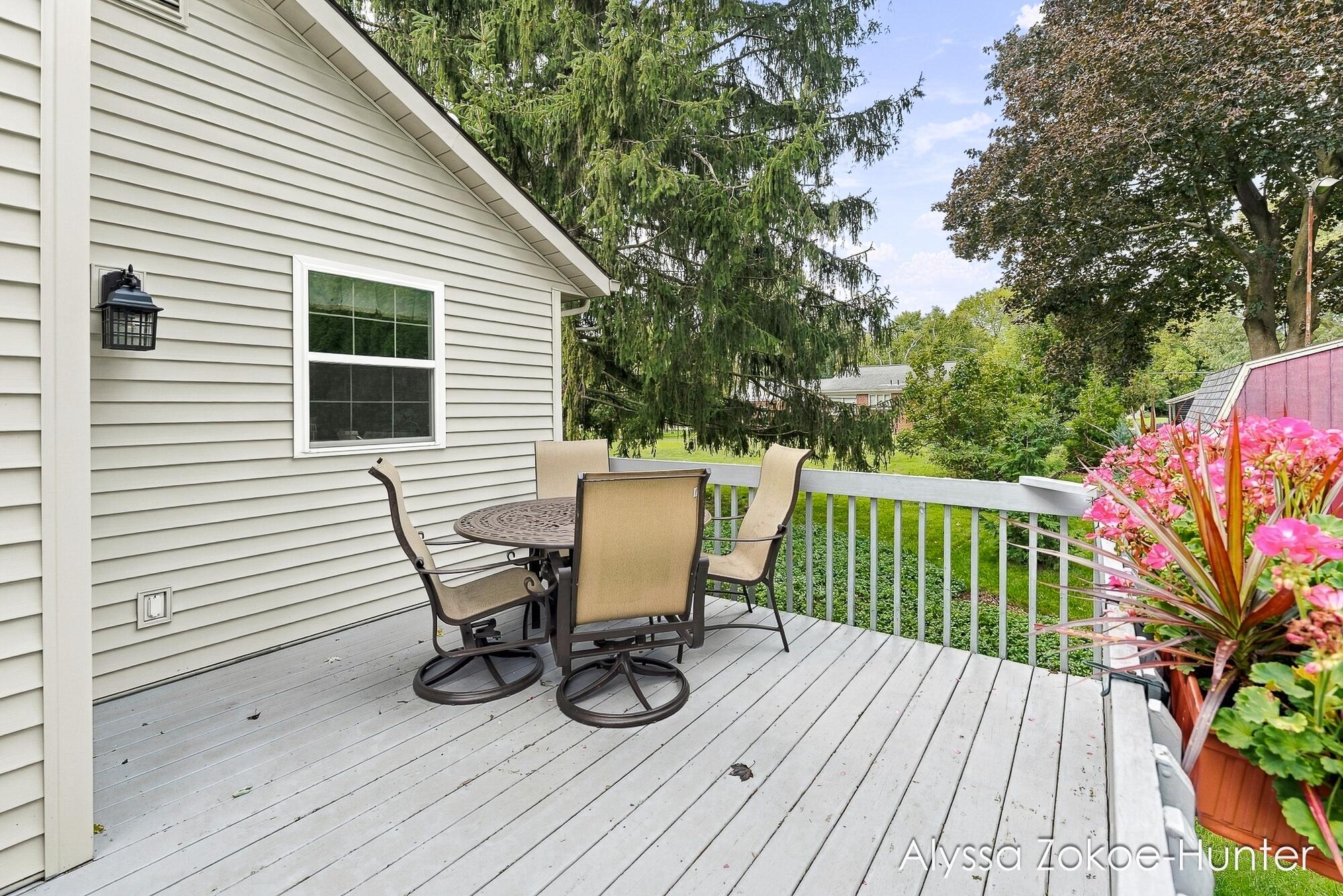 2739 Wellspring NW Grand Rapids MI 49504