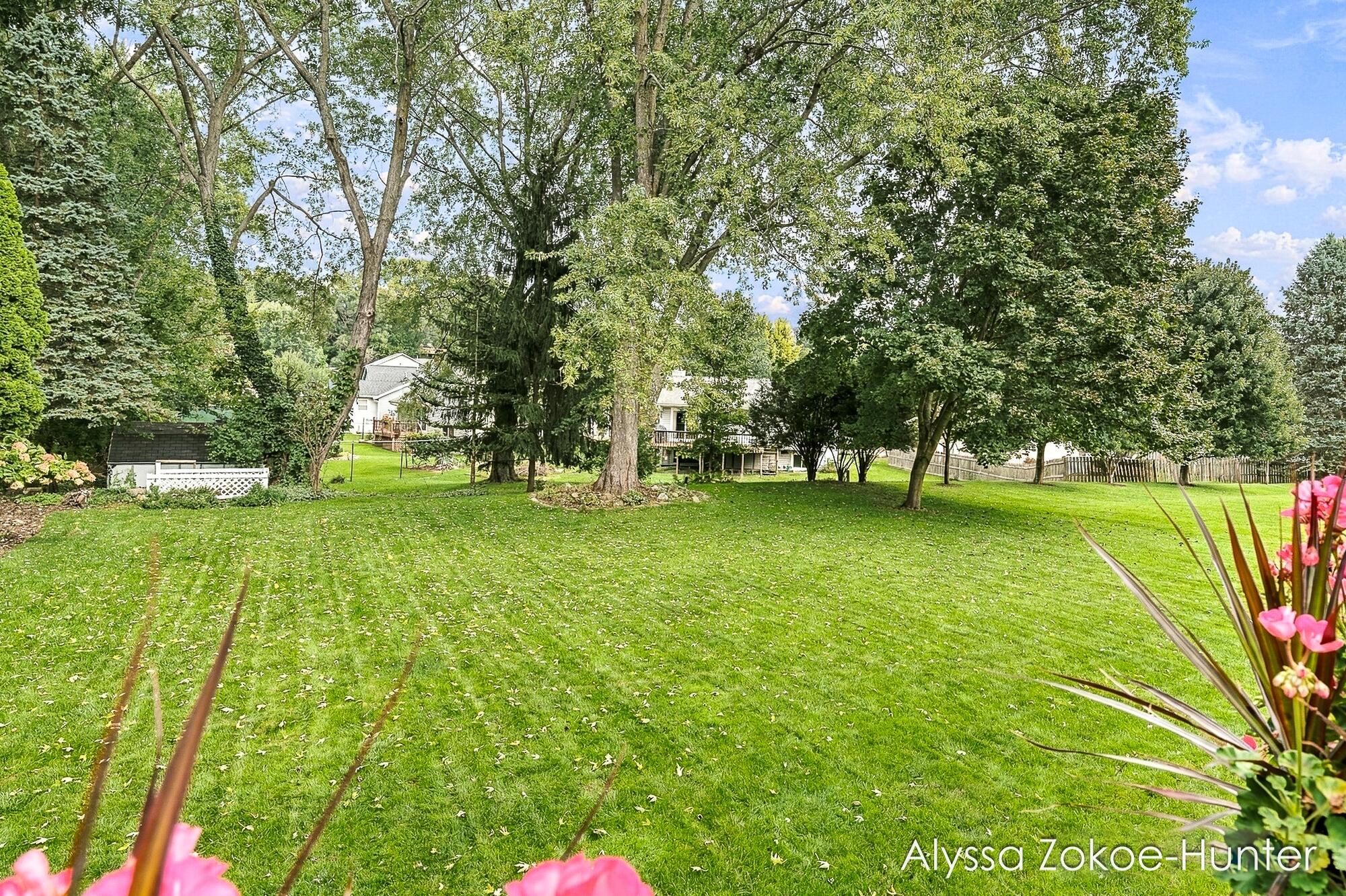 2739 Wellspring NW Grand Rapids MI 49504