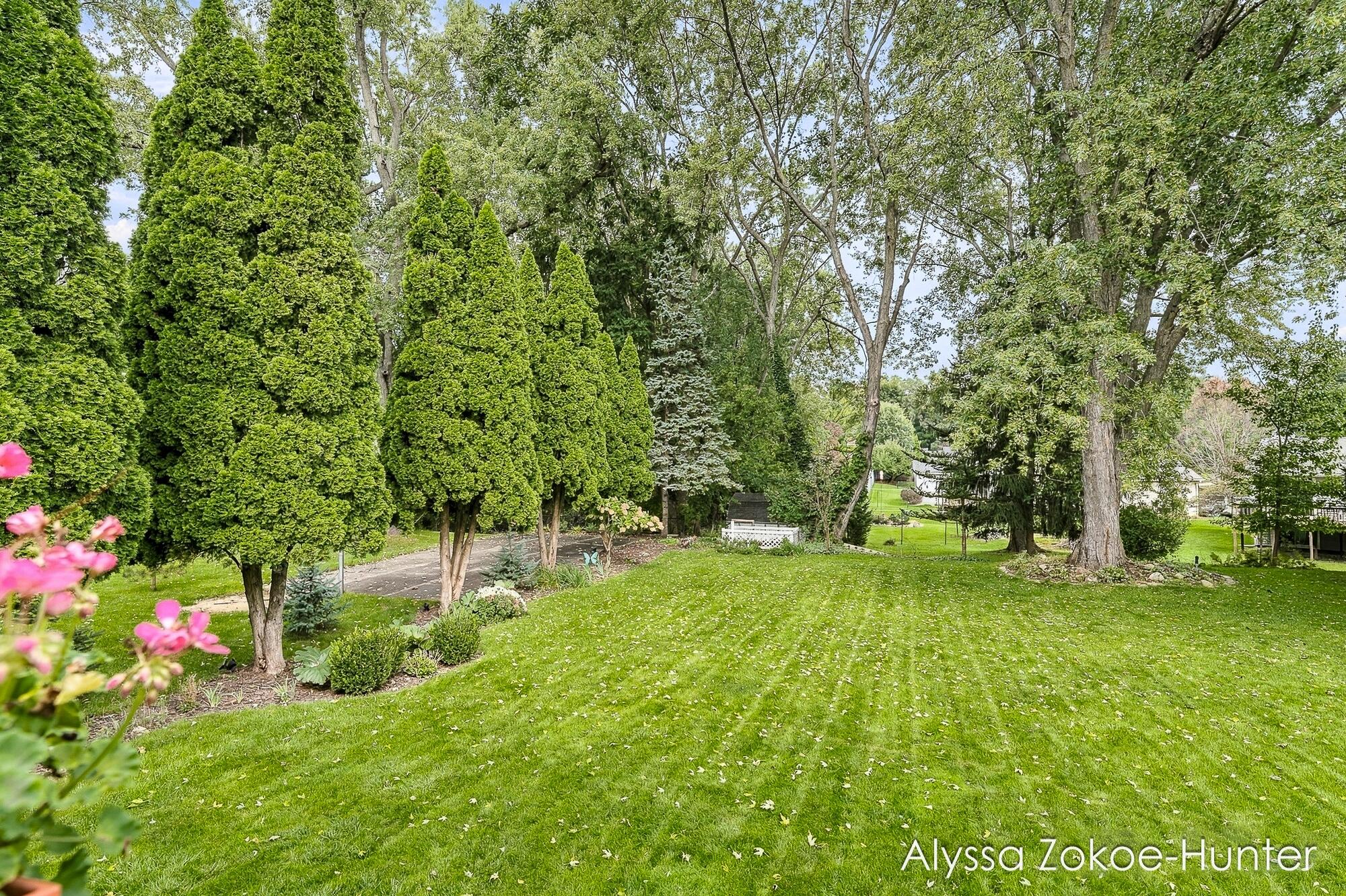 2739 Wellspring NW Grand Rapids MI 49504