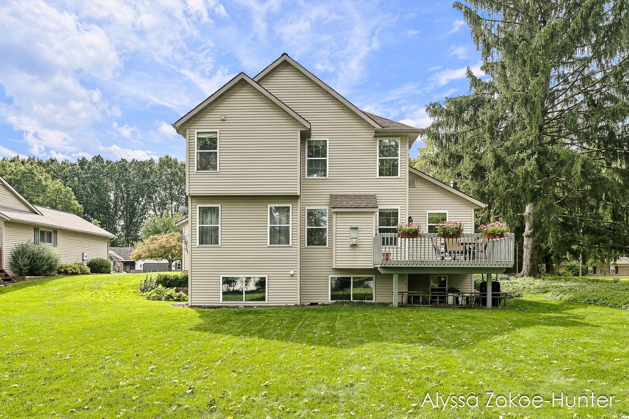 2739 Wellspring NW Grand Rapids MI 49504