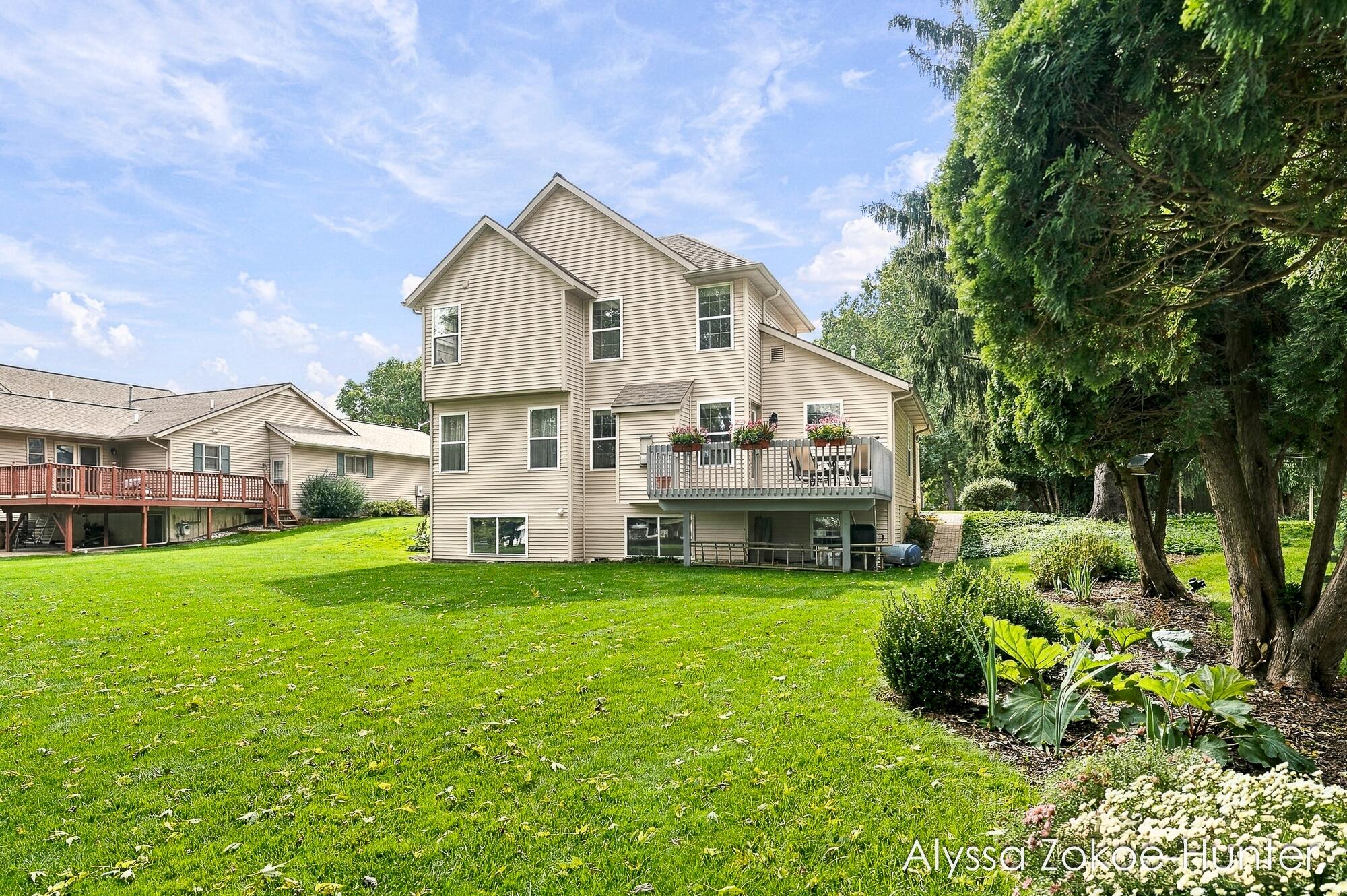 2739 Wellspring NW Grand Rapids MI 49504