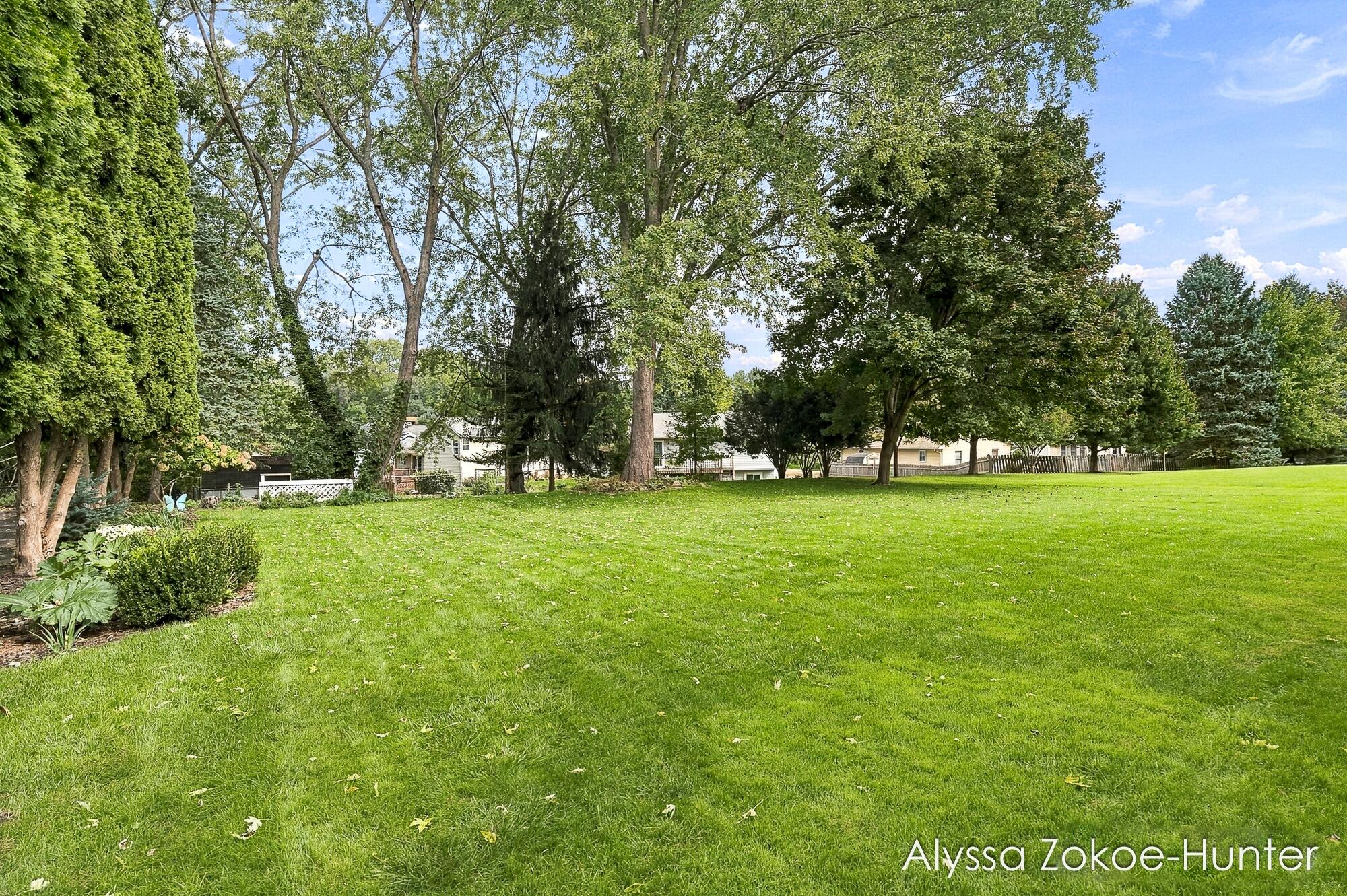 2739 Wellspring NW Grand Rapids MI 49504