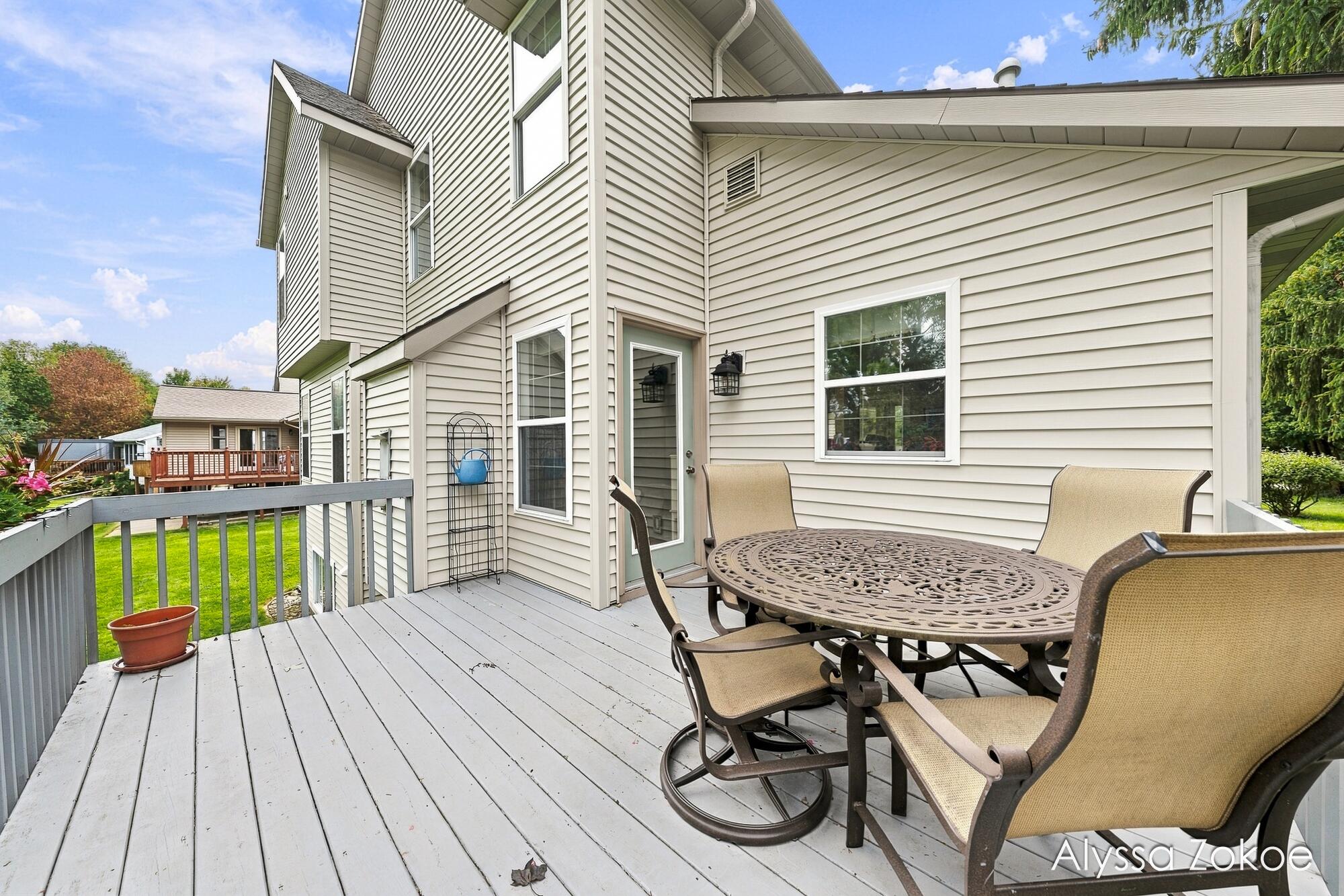 2739 Wellspring NW Grand Rapids MI 49504