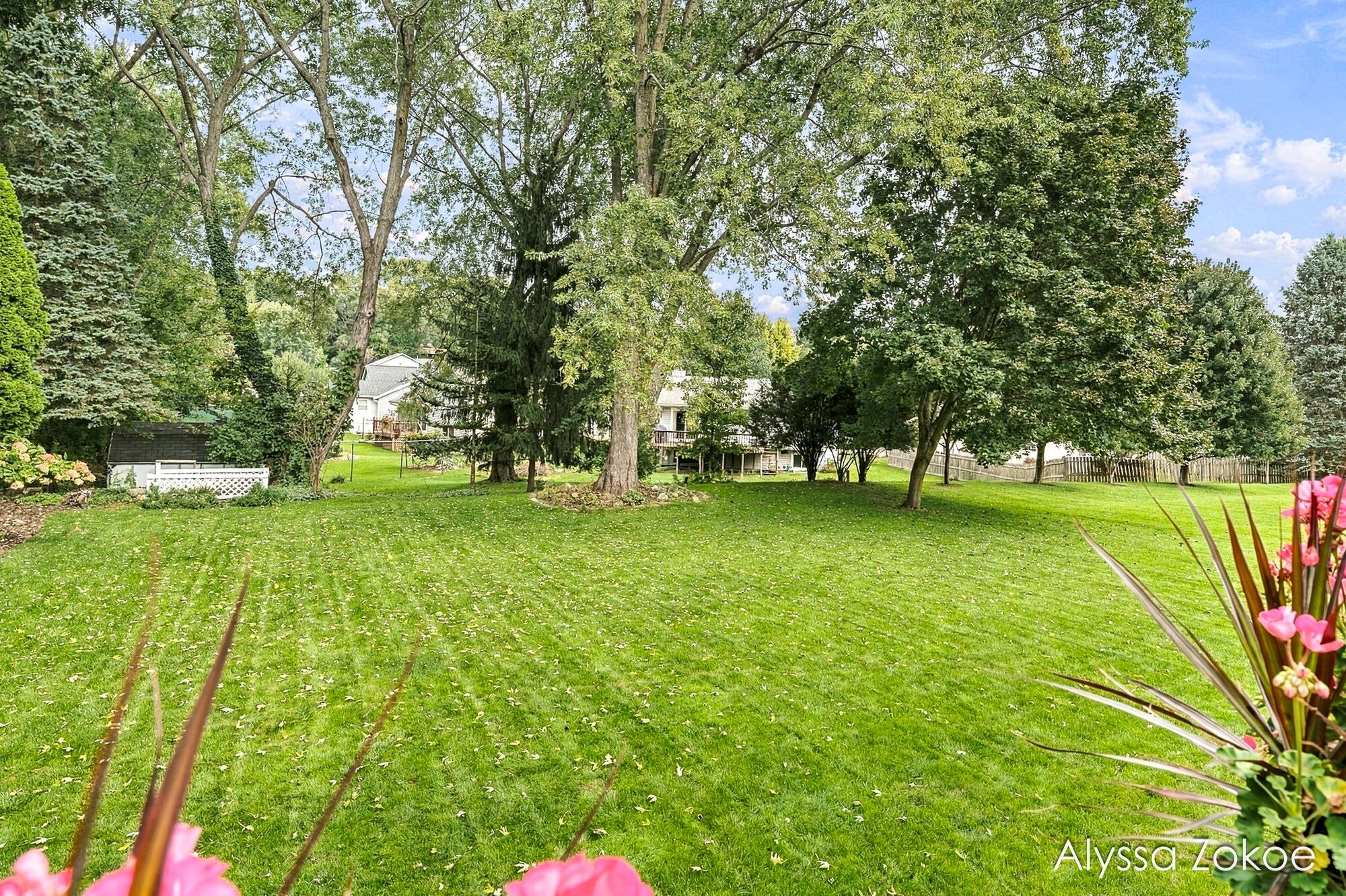 2739 Wellspring NW Grand Rapids MI 49504