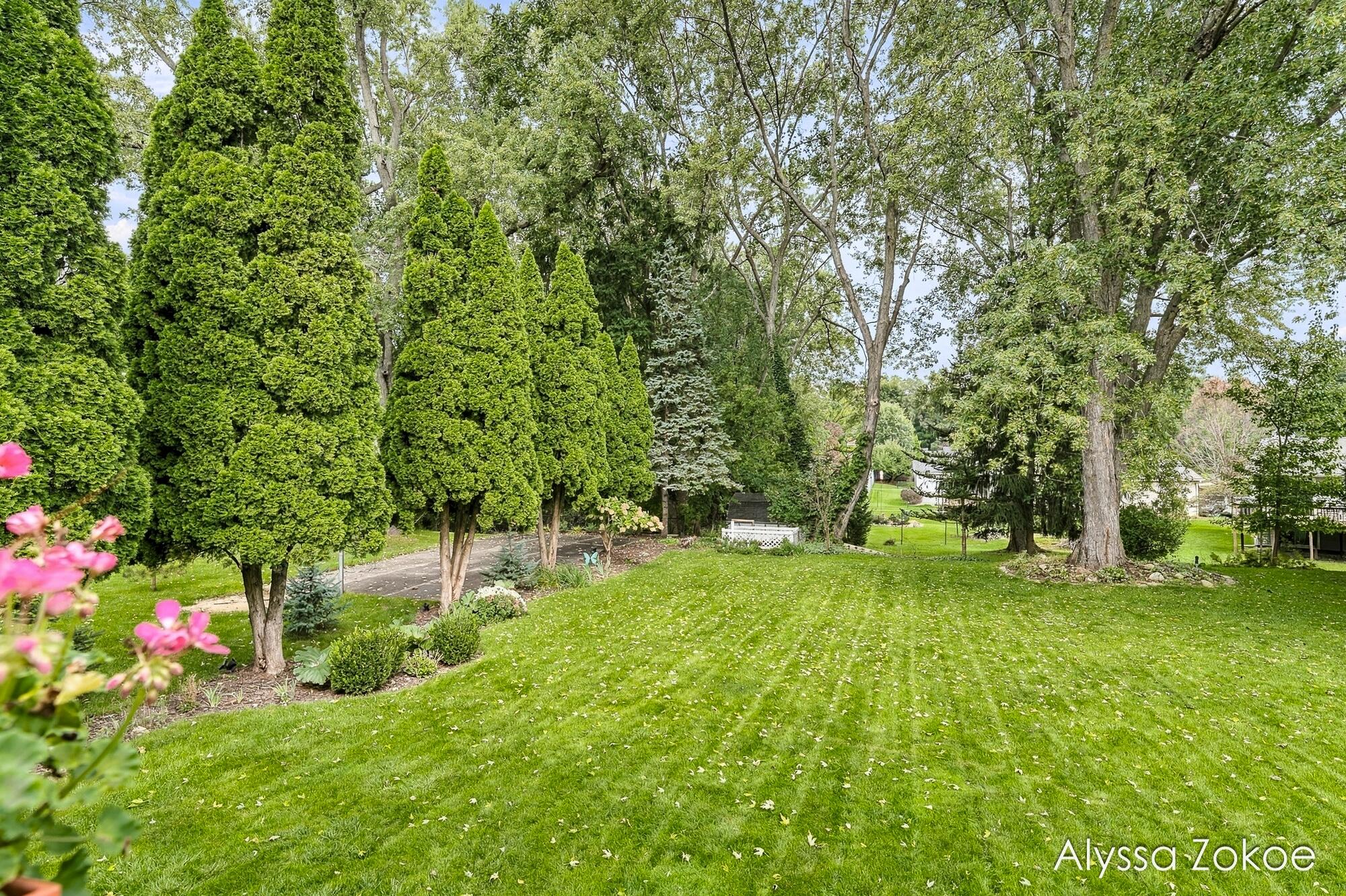 2739 Wellspring NW Grand Rapids MI 49504