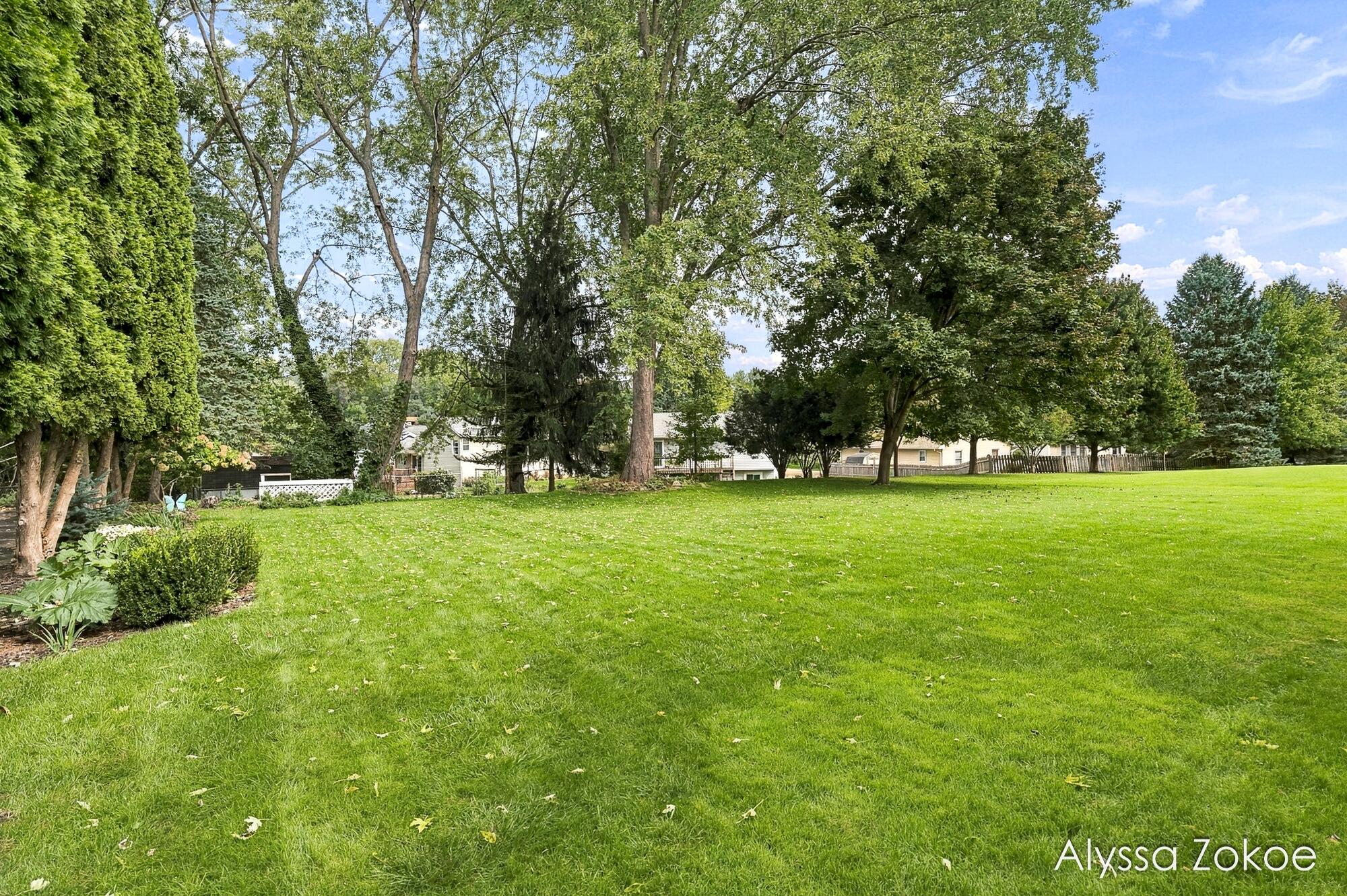 2739 Wellspring NW Grand Rapids MI 49504