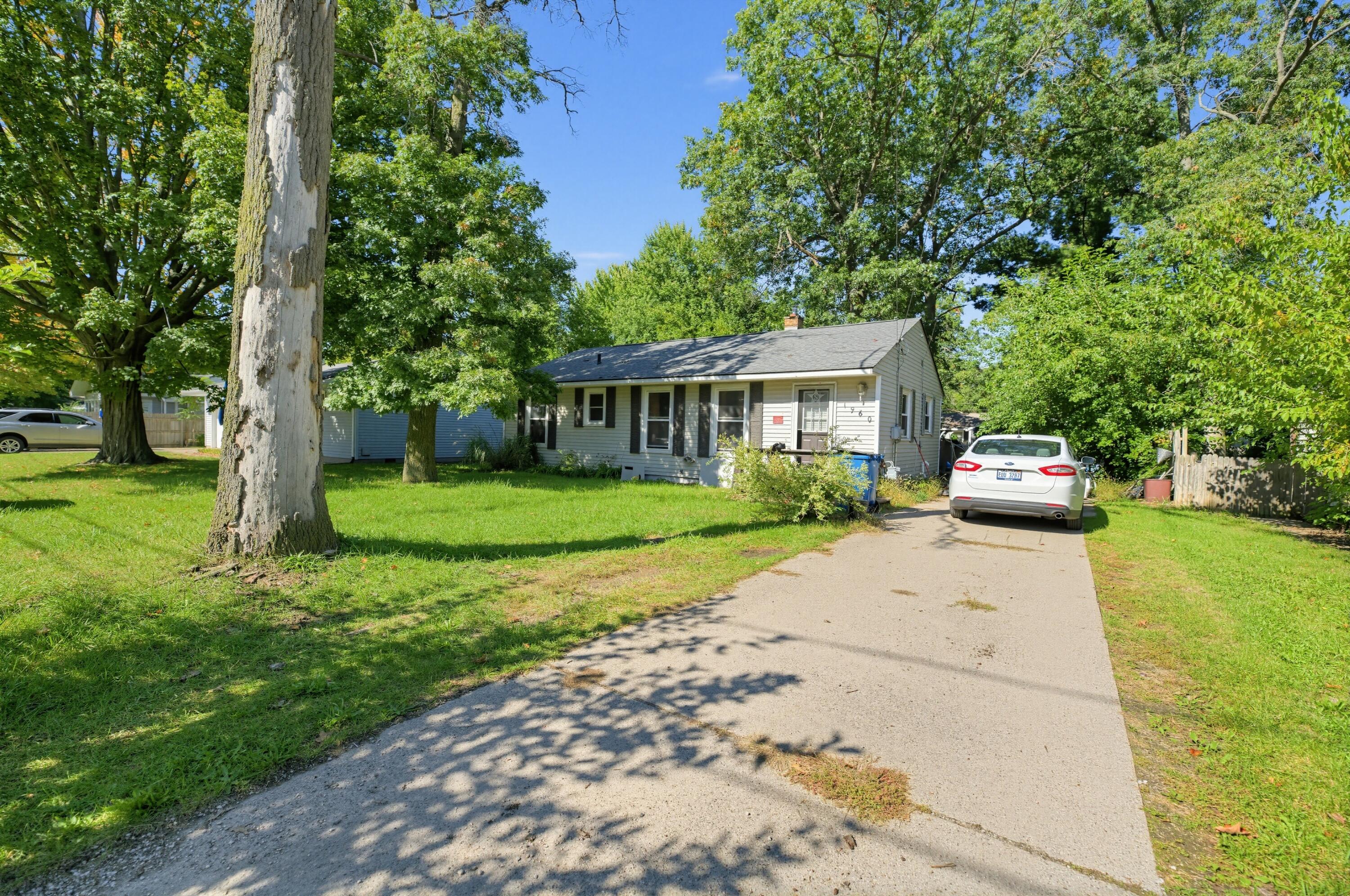 1960 Calvin Avenue Muskegon MI 49442