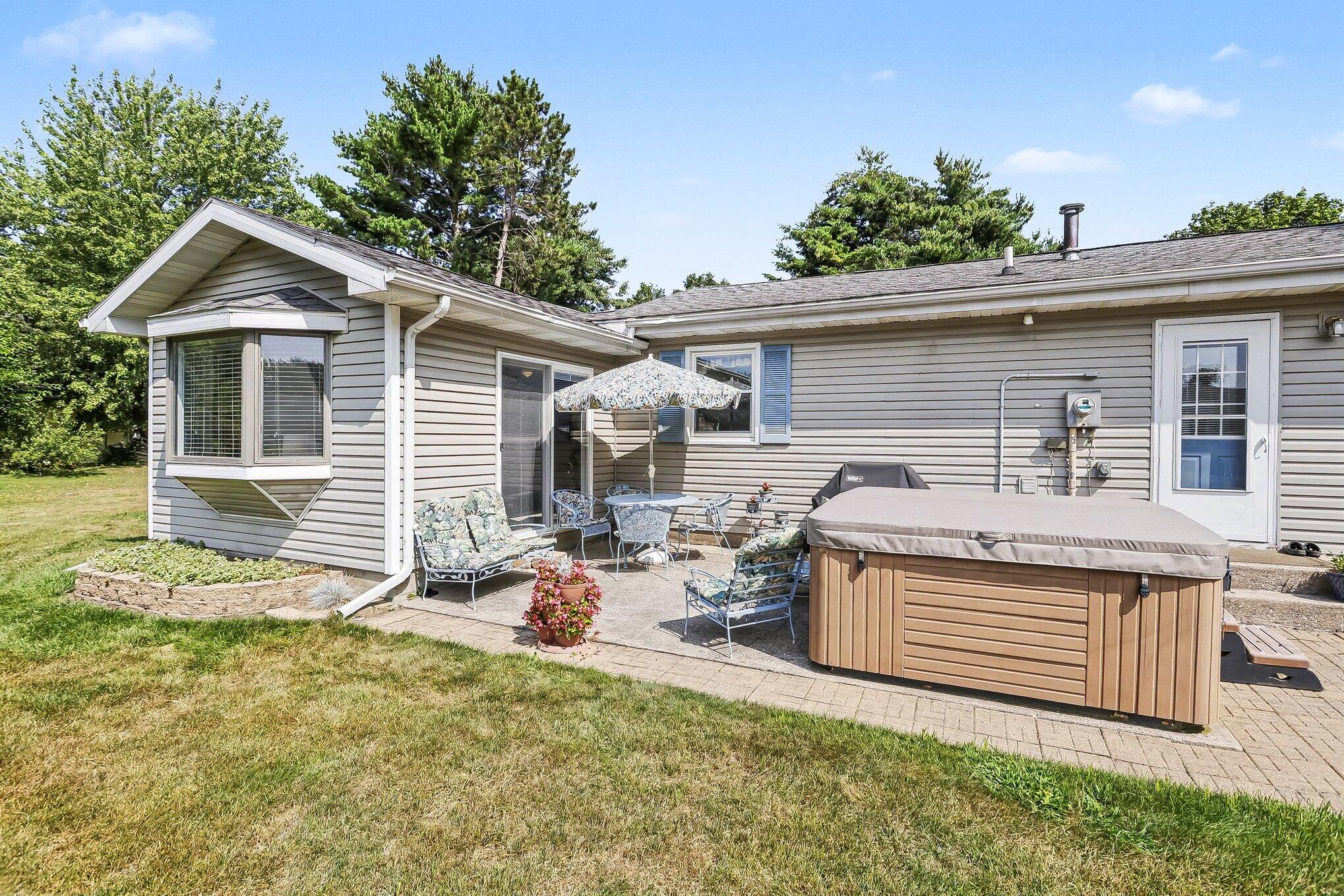 28783 Sarabyn Street Dowagiac MI 49047
