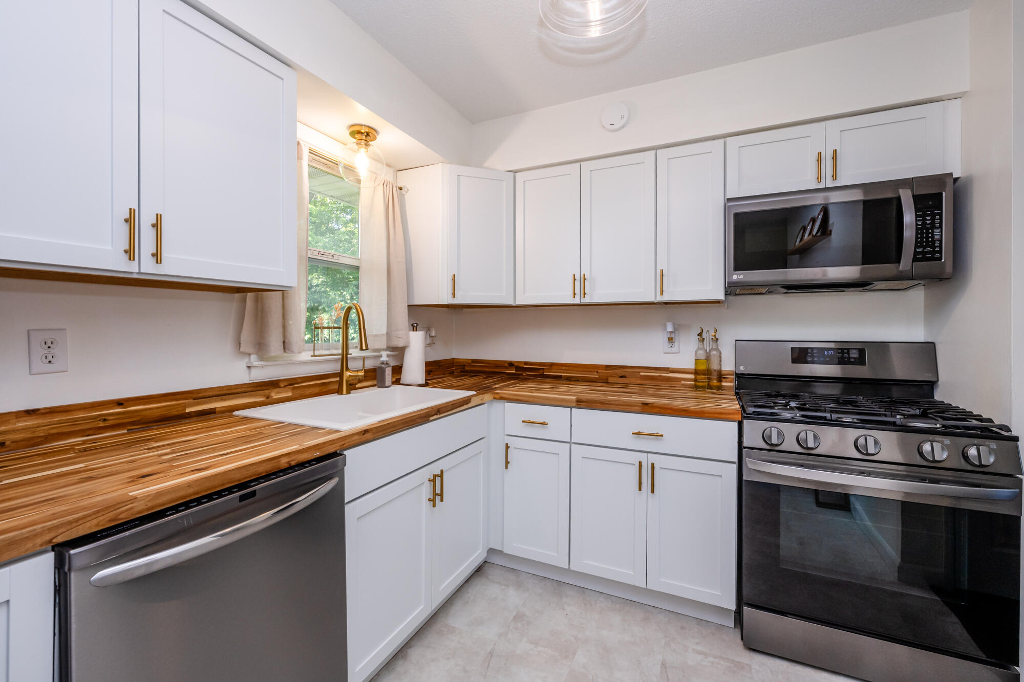 264 Leedy Street Coloma MI 49038