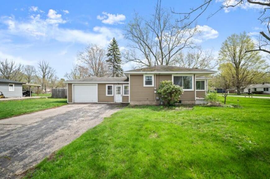 10517 Mary Ann Street Zeeland MI 49464