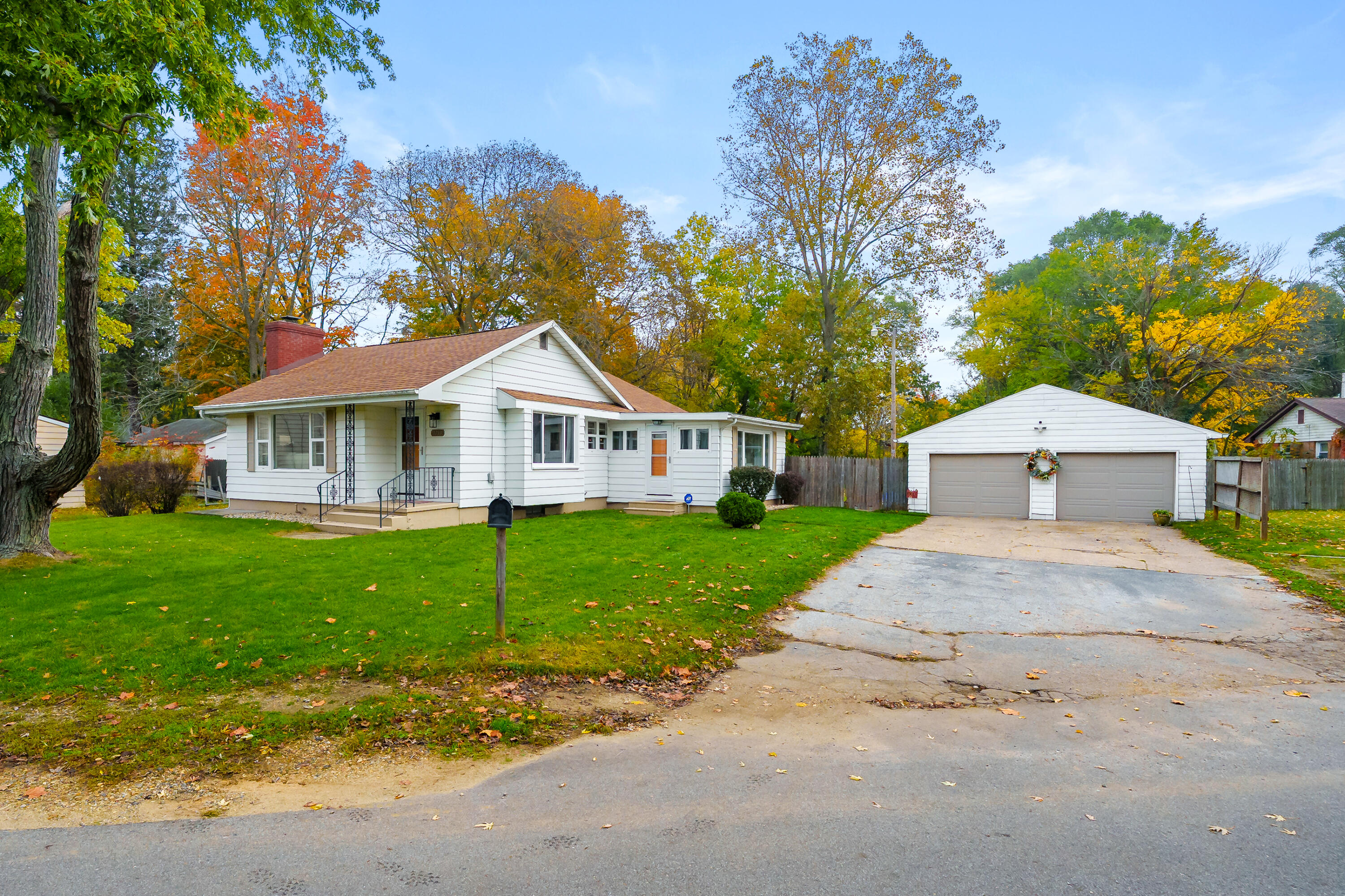 1753 E Ogden Circle Benton Harbor MI 49022