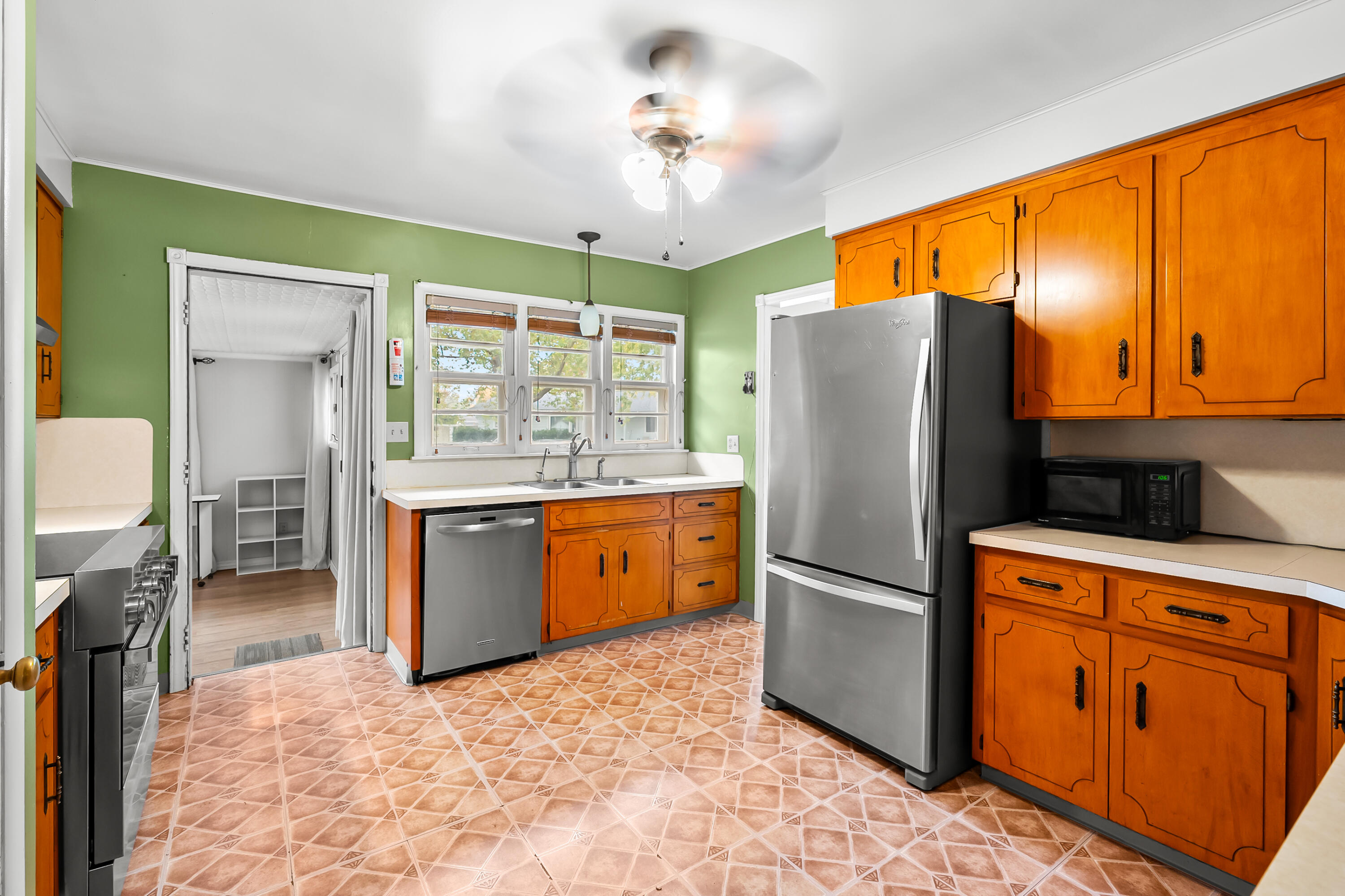 1753 E Ogden Circle Benton Harbor MI 49022