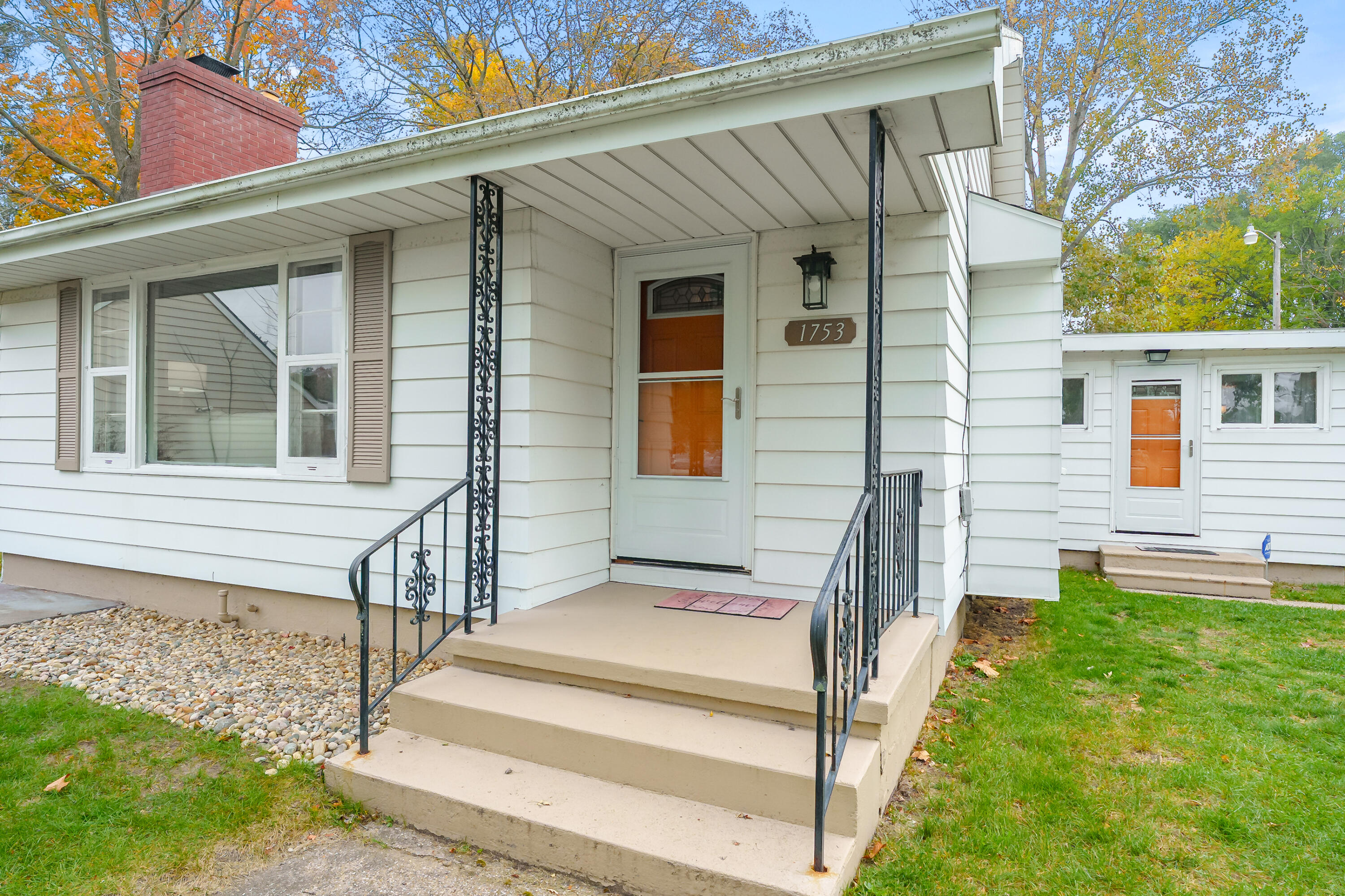 1753 E Ogden Circle Benton Harbor MI 49022