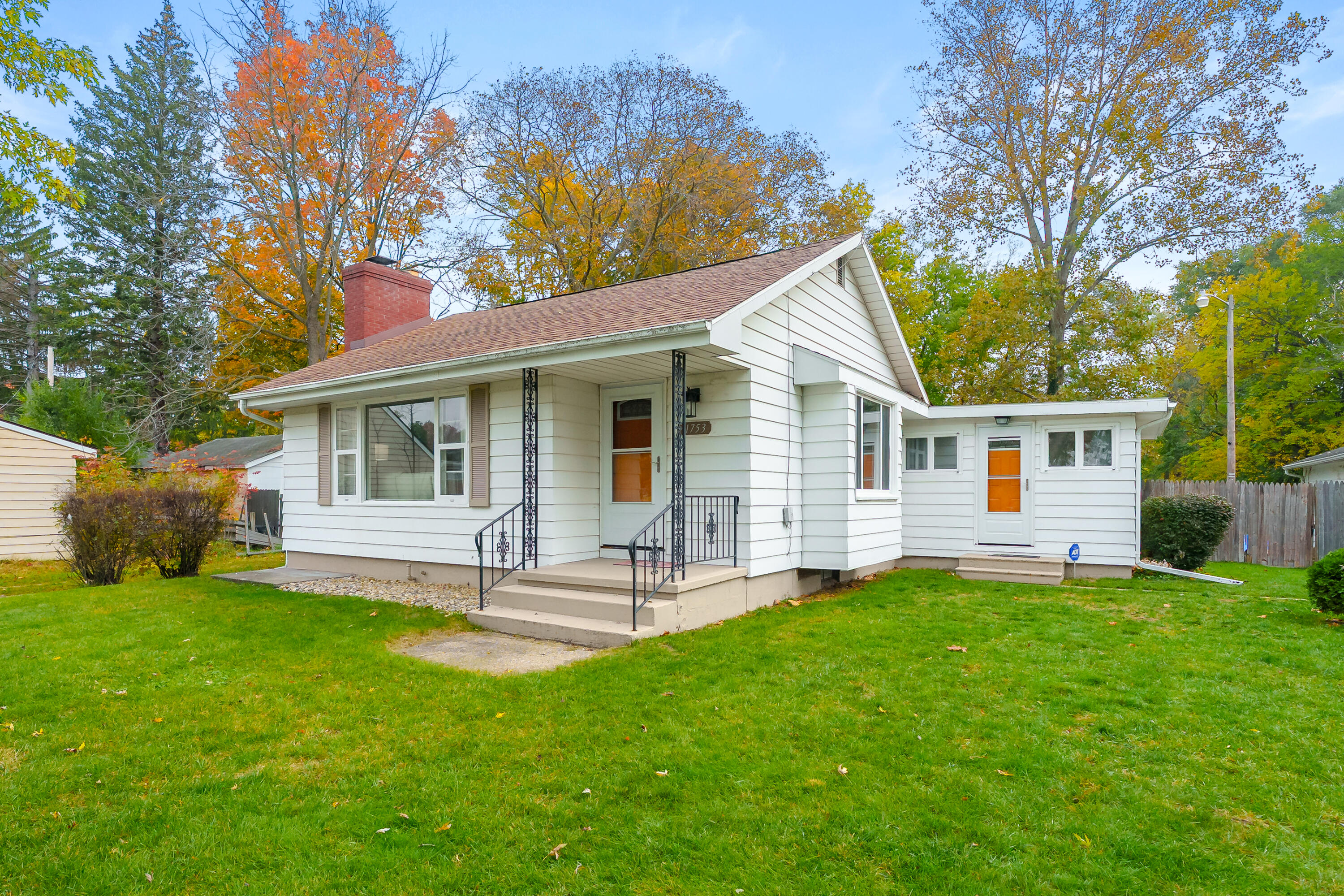 1753 E Ogden Circle Benton Harbor MI 49022
