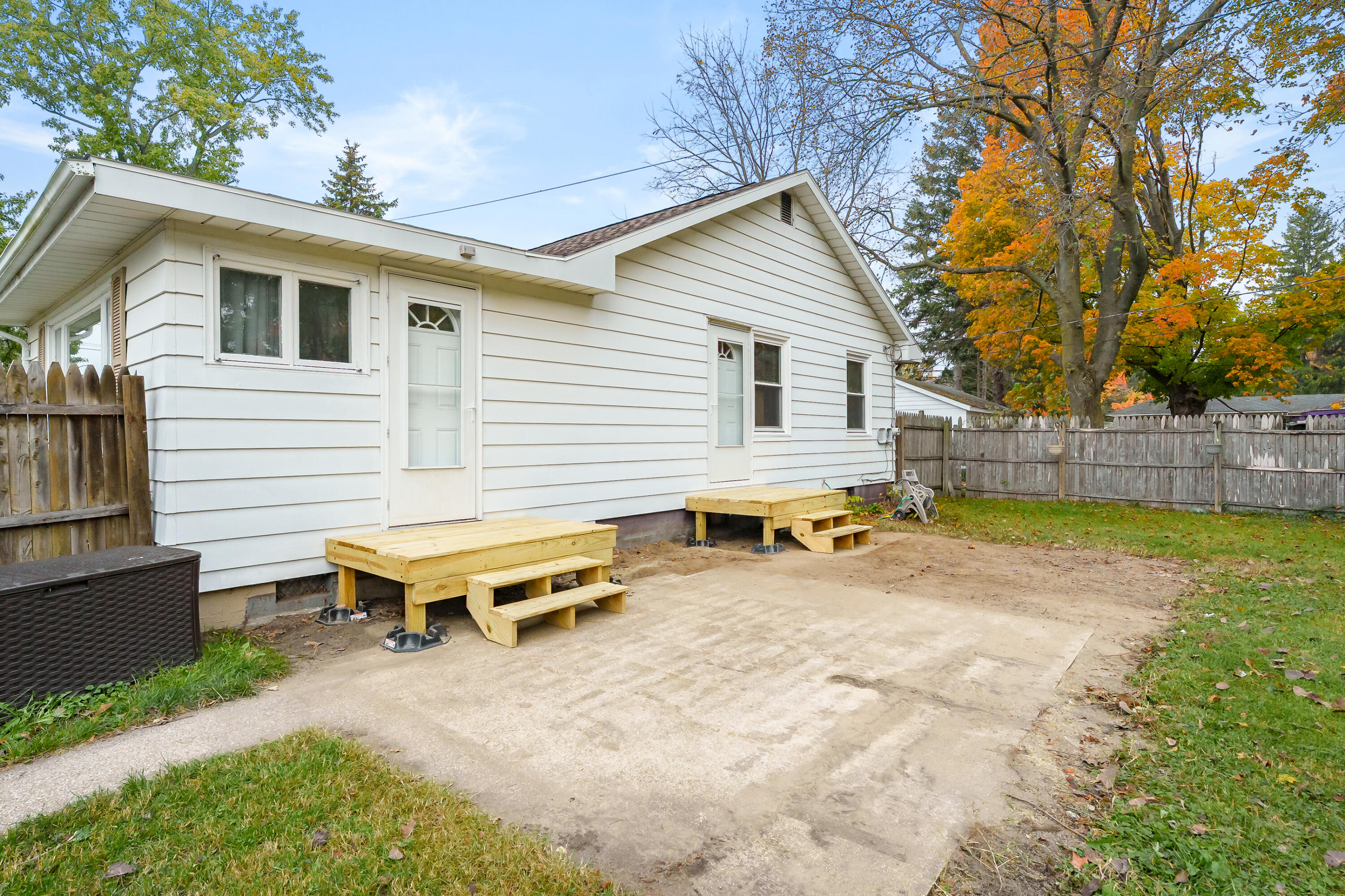 1753 E Ogden Circle Benton Harbor MI 49022