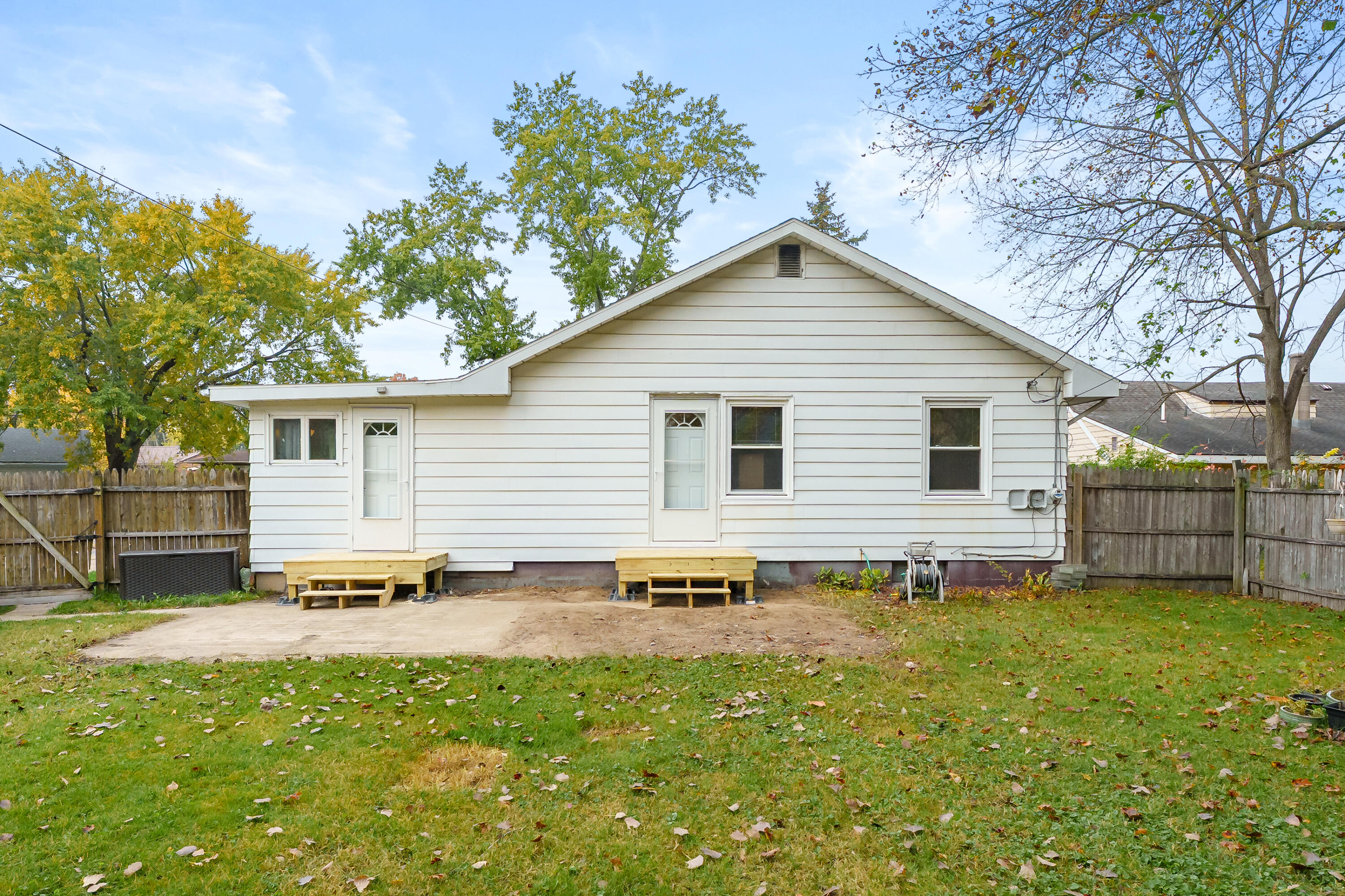 1753 E Ogden Circle Benton Harbor MI 49022
