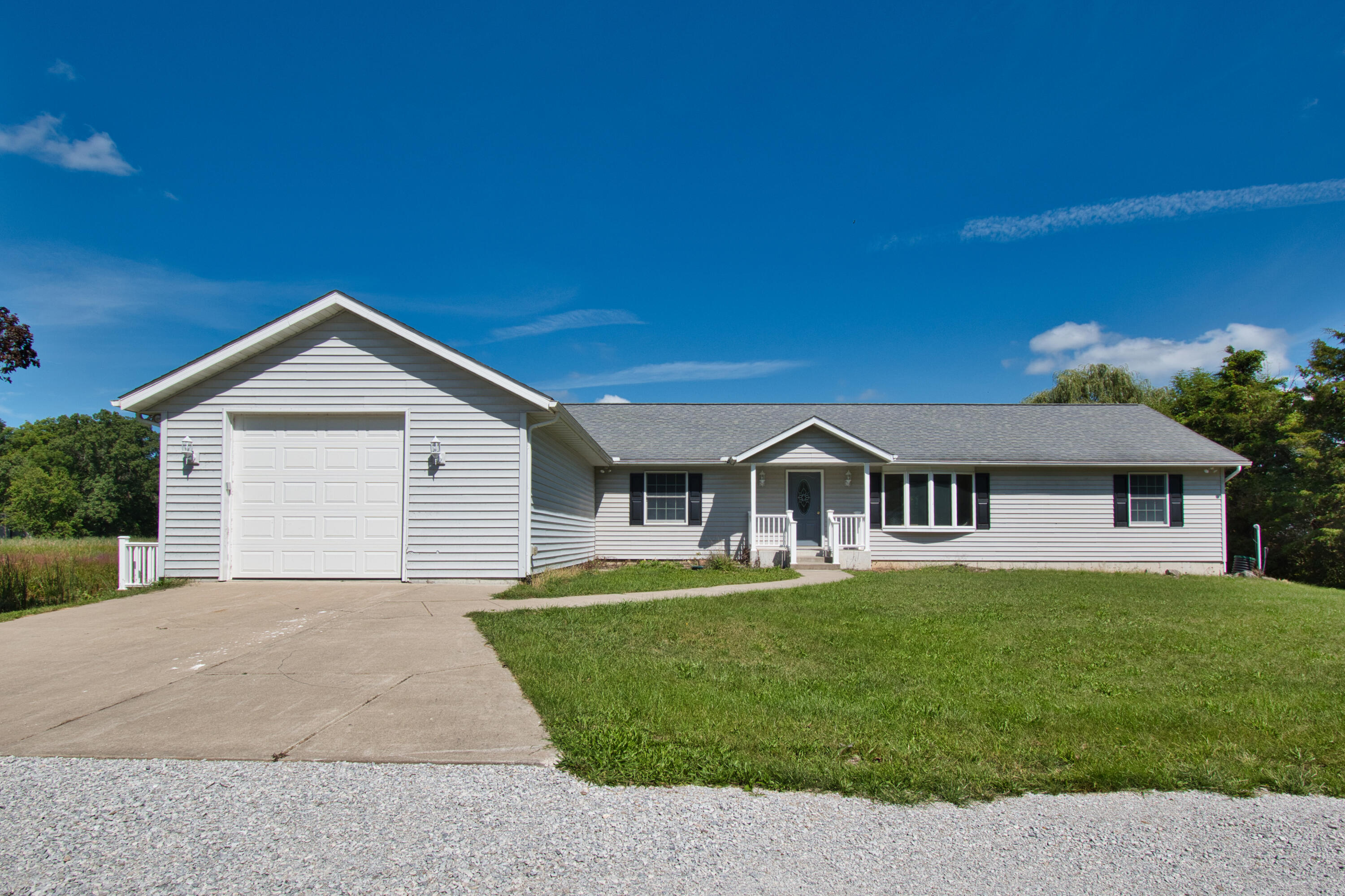 22244 Us-12 Edwardsburg MI 49112