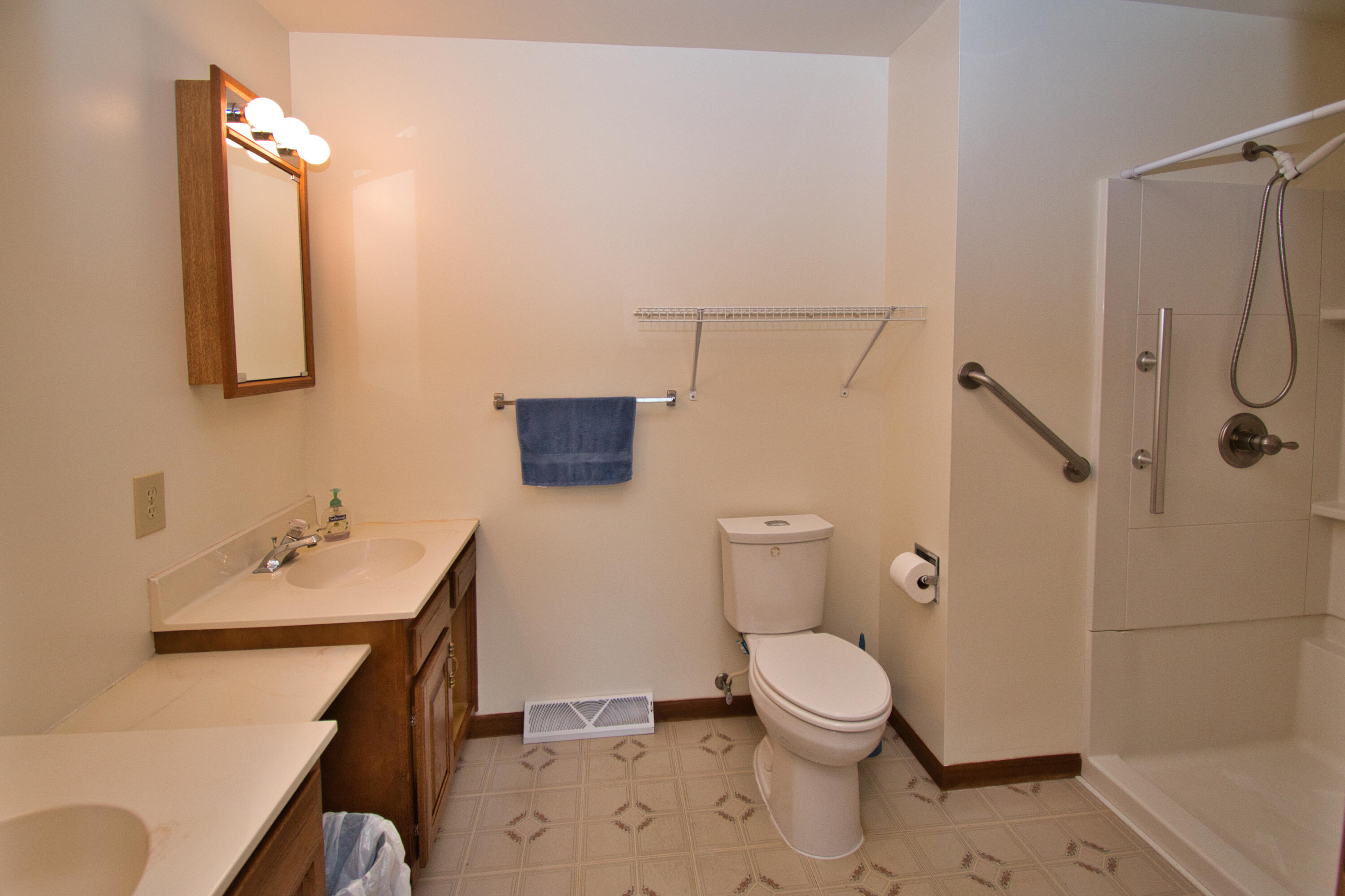 22244 Us-12 Edwardsburg MI 49112