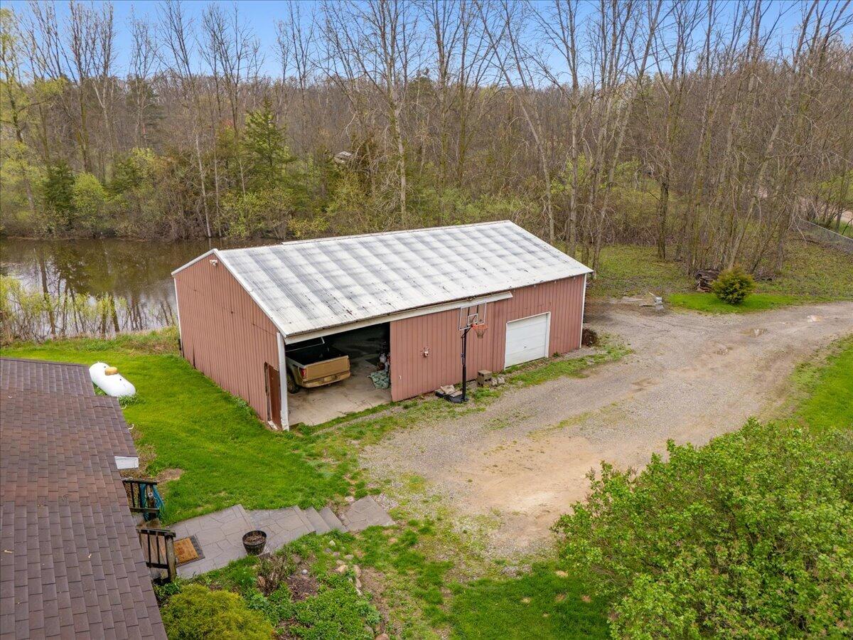 6475 Center Road Fenton MI 48430