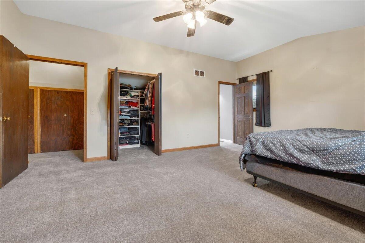 6475 Center Road Fenton MI 48430