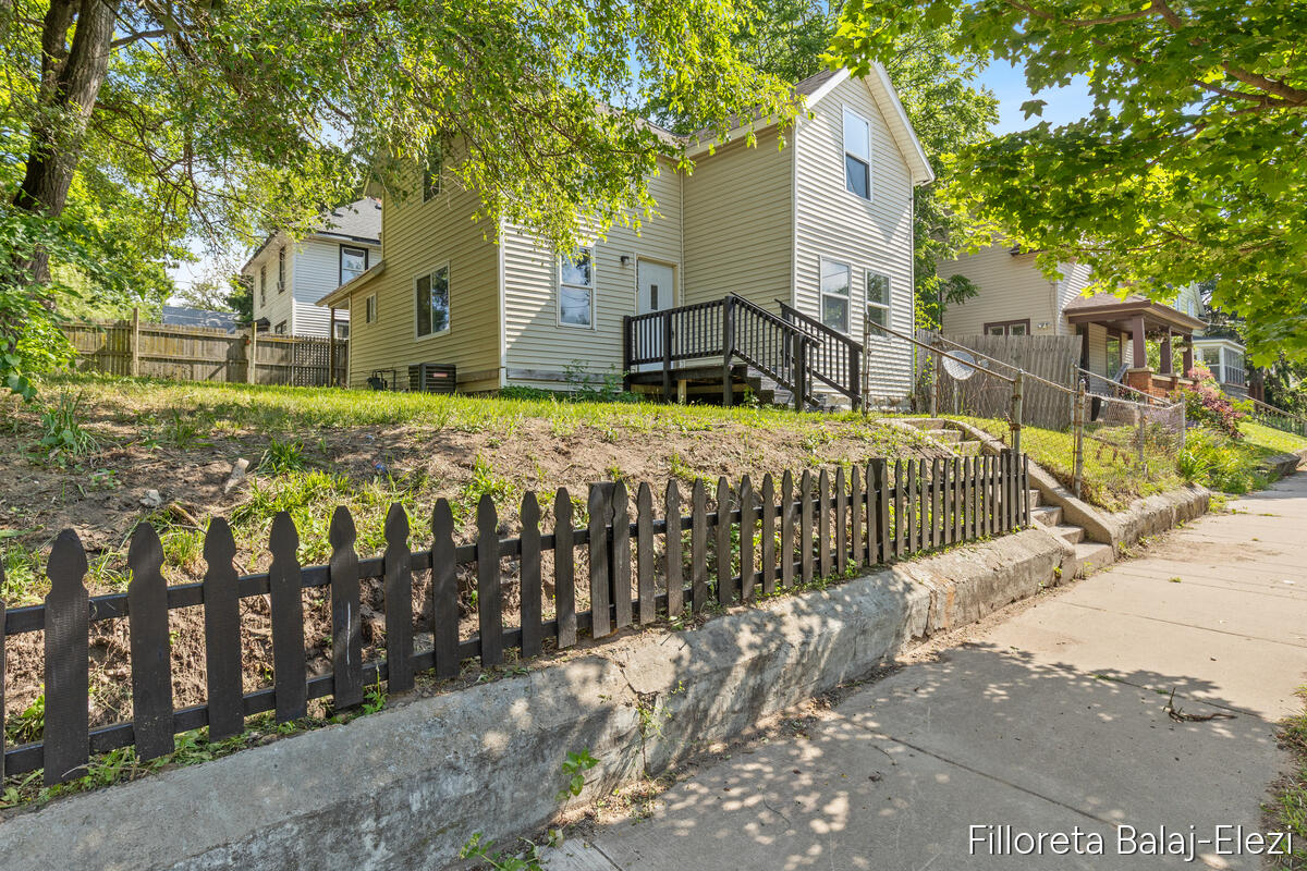 1115 Baxter Street SE Grand Rapids MI 49507
